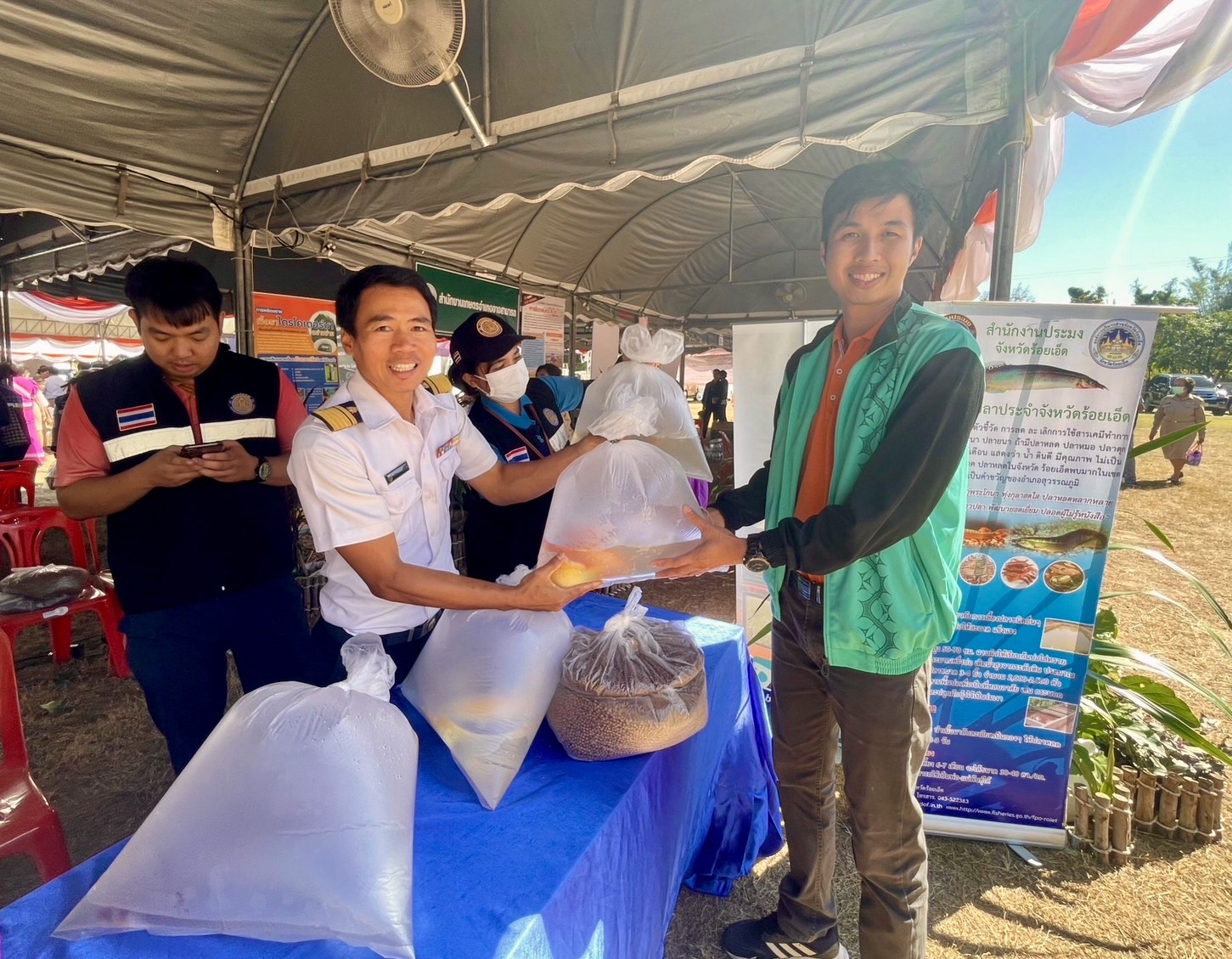 ร่วมออกหน่วยบริการจังหวัดร้อยเอ็ดเคลื่อนที่ บำบัดทุกข์ บำรุงสุข และสร้างรอยยิ้มให้ประชาชน ครั้งที่ 2 ประจำปีงบประมาณ พ.ศ. 2567..คลิก