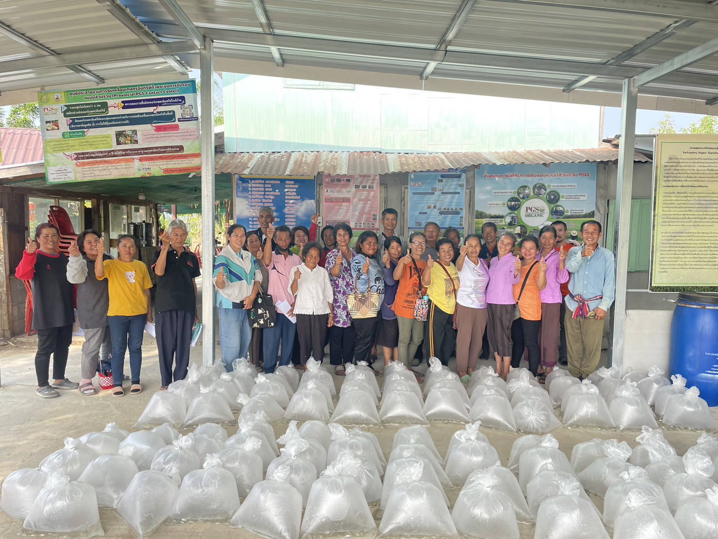 สนับสนุนปัจจัยการผลิตให้แก่เกษตรกรที่เข้าร่วมโครงการศูนย์เรียนรู้การเพิ่มประสิทธิภาพการผลิตสินค้าเกษตร ปีงบประมาณ 2567 ในพื้นที่อำเภอเชียงคาน และอำเภอปากชม