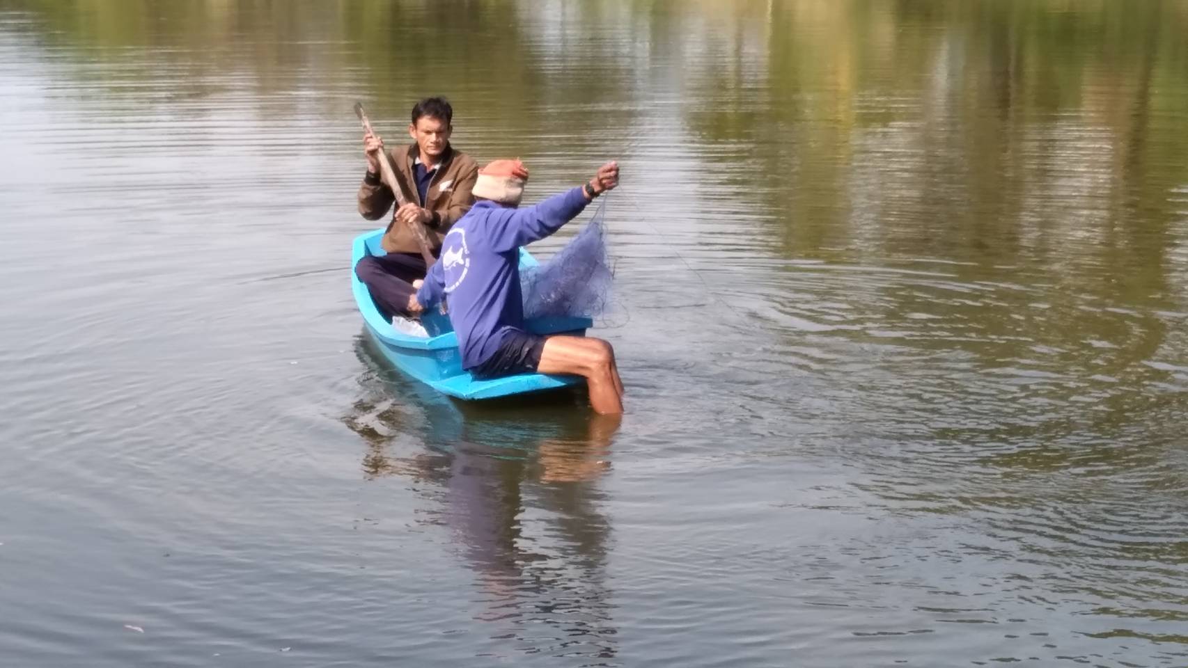 นายบุญหลาย กุลนารัตน์ ประมงจังหวัดหนองบัวลำภู มอบหมายให้นายสมจิตร์ พงษ์ภุมมา หน.กลุ่มบริหารจัดการฯนายวิทยา ประเสริฐสังข์ ประมงอำเภอโนนสัง เจ้าหน้าที่สำนักงานประมงจังหวัดฯ ศูนย์วิจัยและพัฒนาการเพาะเลี้ยงสัตว์น้ำจืดอุดรธานี ร่วมกับคณะกรรมการธนาคารผลผลิตสัตว์น้ำแบบมีส่วนร่วมหนองเม็ก หมู่ 6 บ้านหนองเม็ก ตำบลกุดดู่อำเภอโนนสัง จังหวัดหนองบัวลำภู พื้นที่ 16 ไร่ เพื่อประเมินผลการจับสัตว์น้ำต่อหน่วยการลงแรงประมง (CPUE) ก่อนปล่อยพันธุ์สัตว์น้ำ ในแหล่งน้ำชุมชน..คลิก