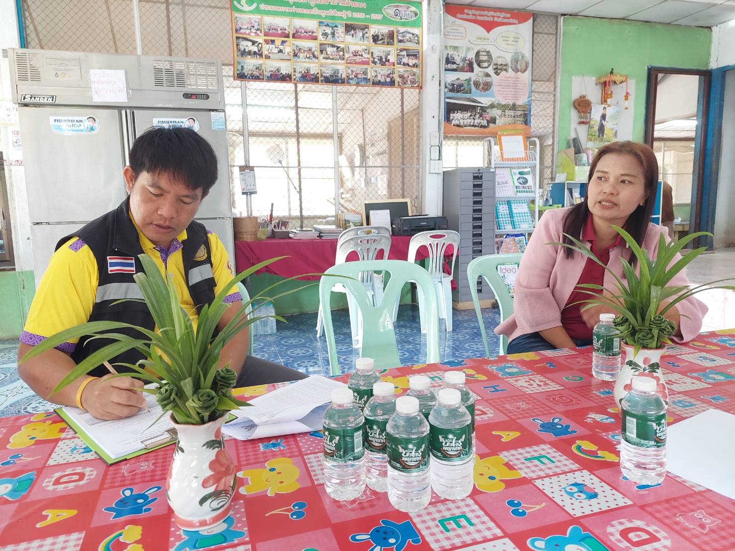 นางสาวทัศนีย์ สุนนท์ชัย หัวหน้ากลุ่มพัฒนาและส่งเสริมอาชีพการประมง พร้อมด้วยนายธีรศักดิ์ ศรีร่องหอย นักวิชาการประมงปฏิบัติการ นางสาวสายสมร พลบูรณ์ นักวิชาการประมง และนายไพศาล ศรีคูณ นักวิชาการประมง ซึ่งเป็นคณะกรรมการพิจารณาคัดเลือก ศพก.เครือข่ายด้านการประมง เพื่อเป็นต้นแบบระดับจังหวัดประจำปีงบประมาณ 2567..คลิก