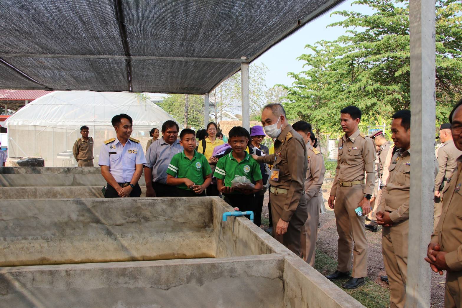 นายบุญหลาย กุลนารัตน์ ประมงจังหวัดมอบหมายให้นายวิทยา ประเสริฐสังข์ ประมงอำเภอโนนสัง ร่วมต้อนรับนายอำพน กิตติอำพน องคมนตรี..คลิก