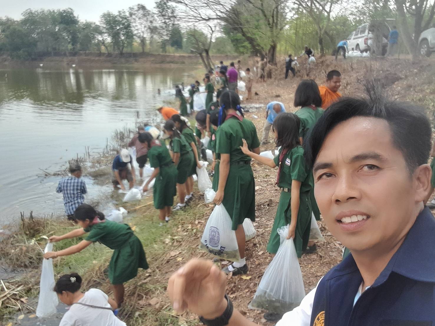 นายวิทยา ประเสริฐสังข์ ประมงอำเภอโนนสัง ร่วมกับศูนย์วิจัยและพัฒนาการเพาะเลี้ยงสัตว์น้ำจืดอุดรธานี,พระสงฆ์,นักเรียน,ชาวบ้าน(บวร),คณะกรรมการโครงการธนาคารสินค้าเกษตรดำเนินการ กิจกรรมสนับสนุนธนาคารผลผลิตสัตว์น้ำแบบมีส่วนร่วมแหล่งน้ำ ปี 2567..คลิก