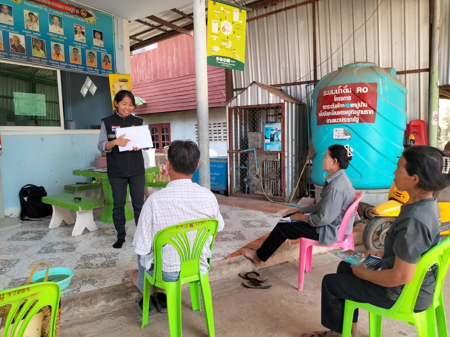 ให้ความรู้เกี่ยวกับการเพาะเลี้ยงสัตว์น้ำ แก่เกษตรกรที่เข้าร่วม โครงการส่งเสริมอาชีพประมง กิจกรรมส่งเสริมเกษตรเชิ่งรุกด้านการประมง (Zoning by Agri Map)..คลิก