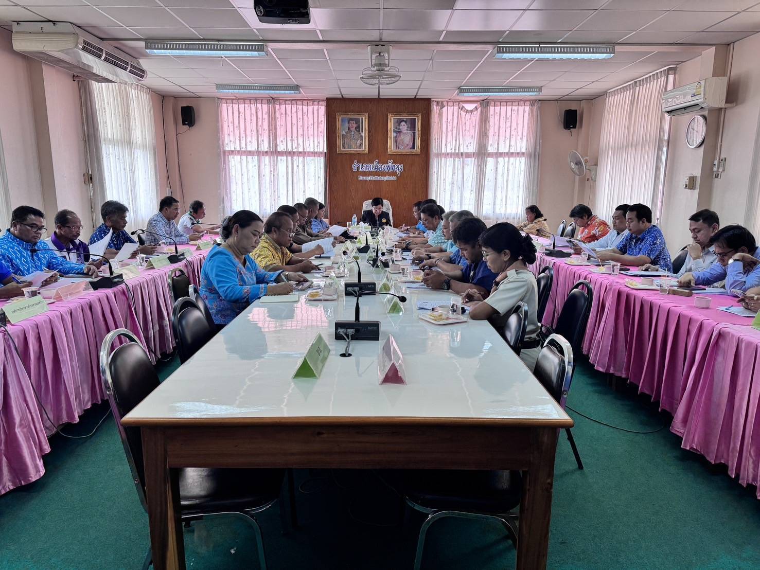 ประมงอำเภอเมืองพัทลุง ประชุมประจำเดือน หัวหน้าส่วนราชการ  หัวหน้าหน่วยงานรัฐวิสาหกิจ ผู้บริหารสถานศึกษา ผู้บริหารองค์กรปกครองส่วนท้องถิ่น ปลัดอำเภอ กรรมการธรรมาภิบาลจังหวัดพัทลุง (กธจ.) กรรมการบริหารงานอำเภอ (กบอ.) สมาชิกสภาองค์การบริหารส่วนจังหวัดพัทลุง (ส.อบจ.) เขตอำเภอเมืองพัทลุง และชมรมกำนัน ผู้ใหญ่บ้าน ฯลฯ อำเภอเมืองพัทลุง  ครั้งที่ 3/2567..คลิก