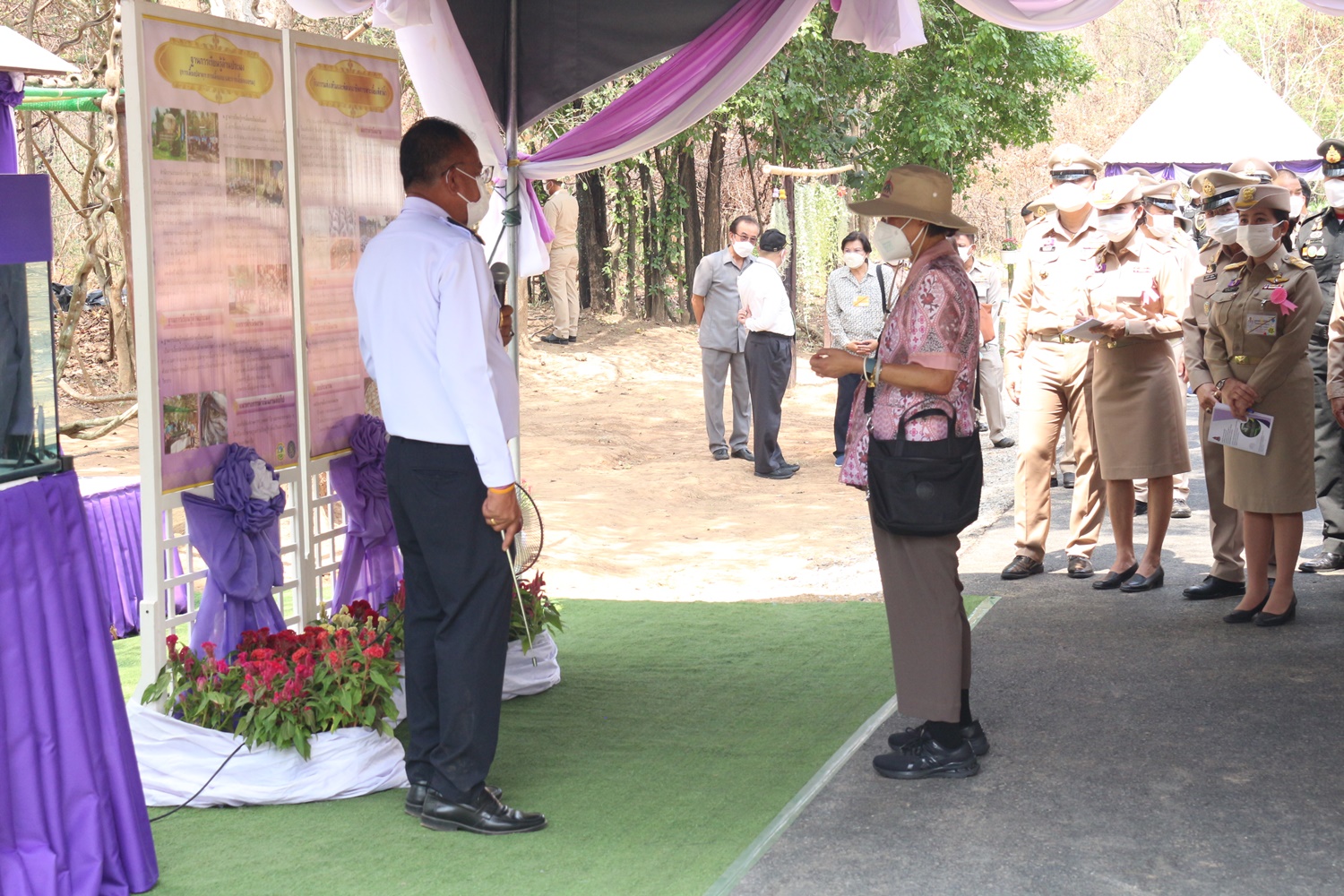สมเด็จพระกนิษฐาธิราชเจ้า กรมสมเด็จพระเทพรัตนราชสุดาฯ สยามบรมราชกุมารี เสด็จพระราชดำเนินทรงเยี่ยมติดตามงานโครงการห้วยองคตอันเนื่องมาจากพระราชดำริ อำเภอหนองปรือ จังหวัดกาญจบุรี..คลิก