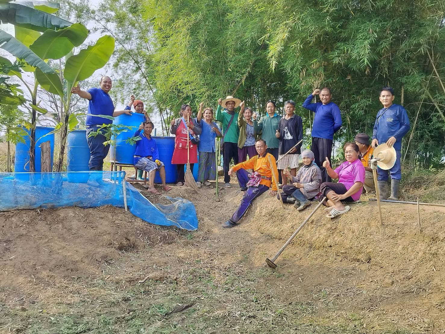 นายเมธา ตาลเหล็ก ประมงอำเภอนากลาง ติดตามการดำเนินกิจกรรมของกลุ่มแปลงใหญ่ปลาตะเพียนขาวตำบลกุดแห่ ร่วมวางแผนการเพาะพันธุ์..คลิก