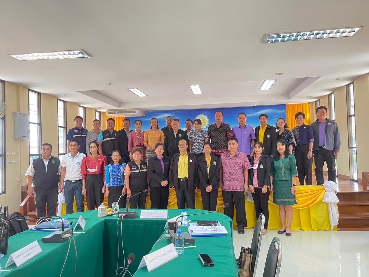 ร่วมประชุมพิจารณาแบบสำรวจข้อมูลชาวประมงในการดำเนินการในส่วนที่เกี่ยวข้องกับแนวทางในการผ่อนผันให้ใช้เครื่องมือบางประเภทในการทำการประมง..คลิก