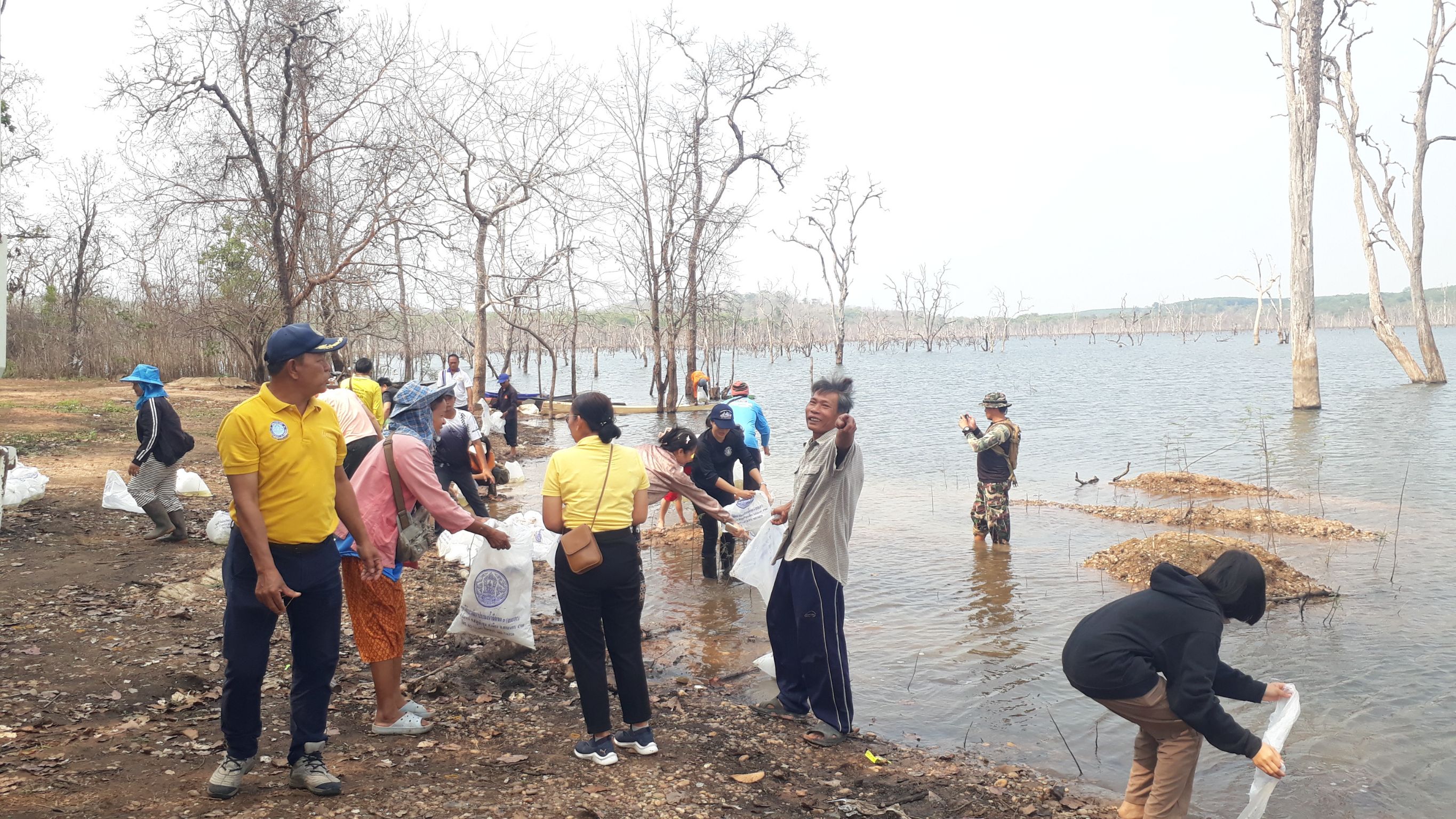 กิจกรรมปล่อยพันธุ์สัตว์น้ำ ตามแผนอนุรักษ์และพัฒนาประมง