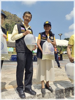 กิจกรรมพิธีปล่อยพันธุ์ปลาเพื่อถวายเป็นพระราชกุศล เนื่องในโอกาสระลึกมหาจักรีบรมราชวงศ์..คลิก