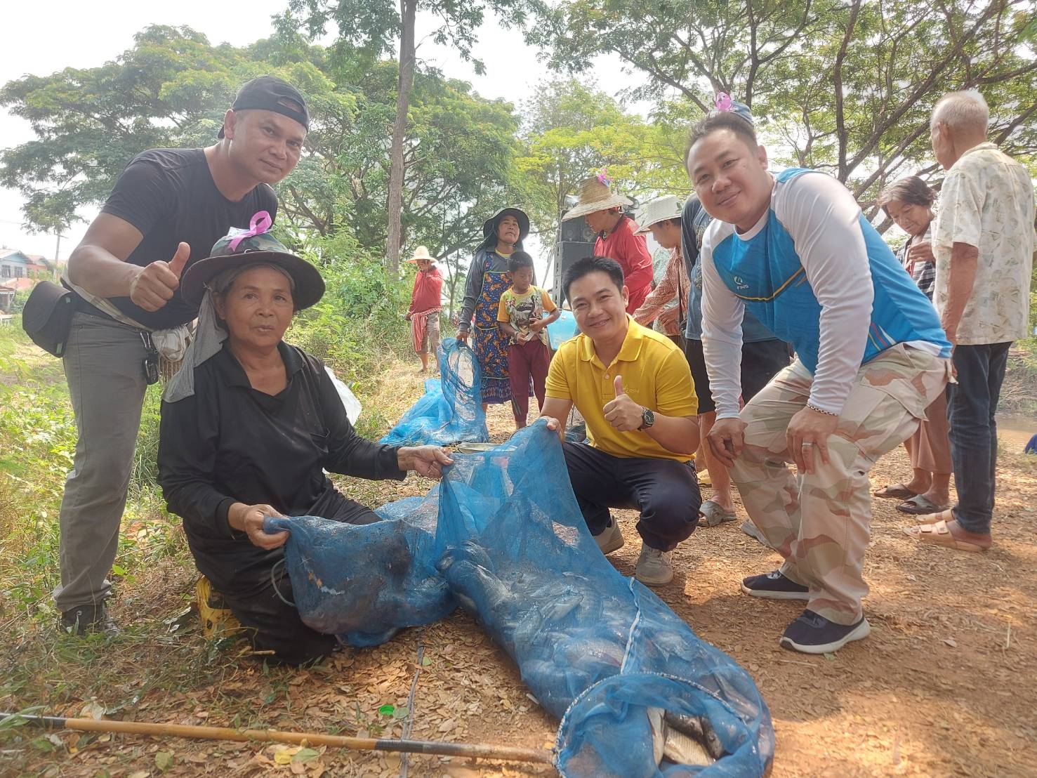 นายสมภาร วังคีรี ประมงอำเภอเมืองหนองบัวลำภู ร่วมกิจกรรมจับปลาเพื่อการกุศล..คลิก