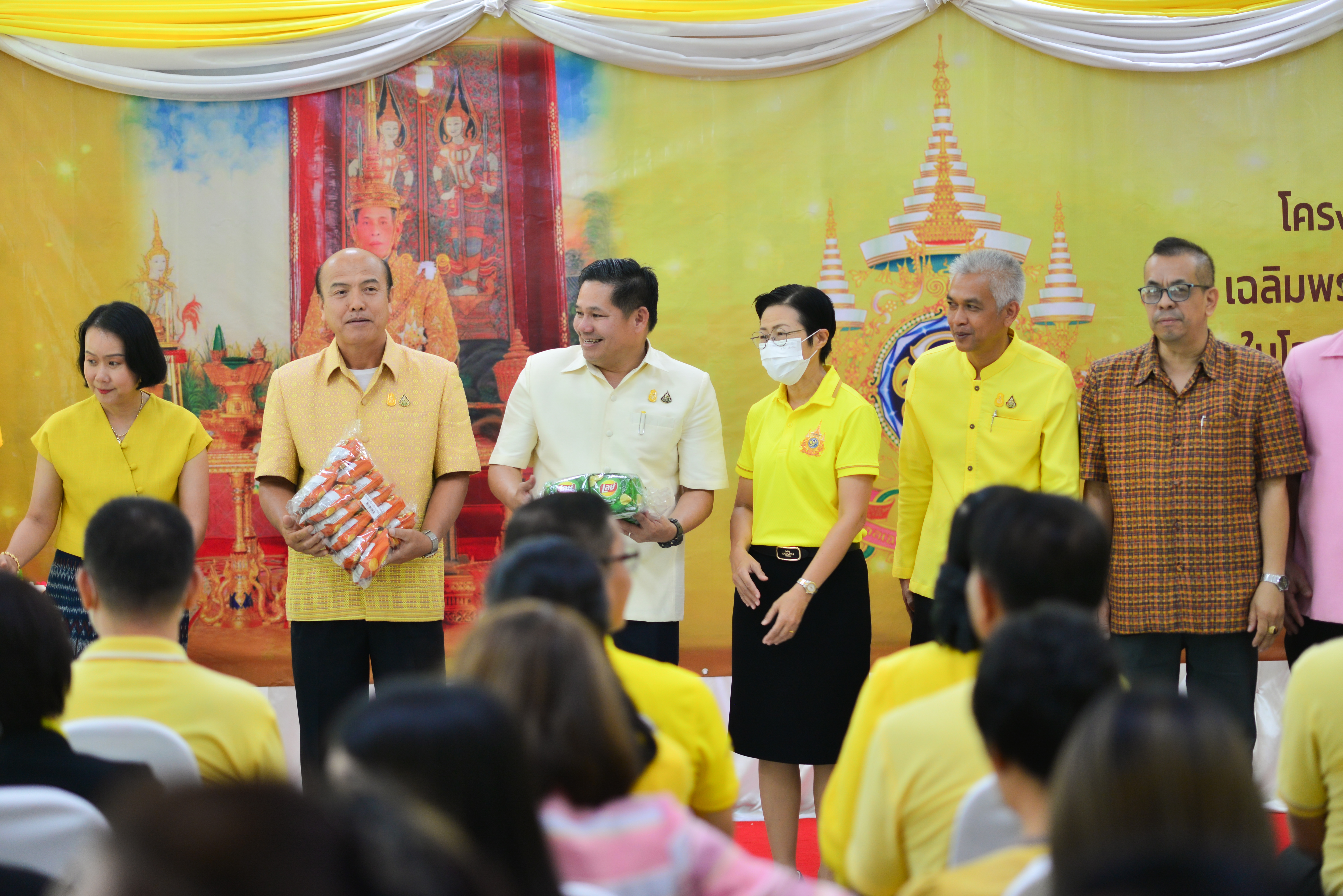 ายประชุม ดวนใหญ่ ประมงจังหวัดหนองบัวลำภู พร้อมด้วย นายสิปปภาส บุญรักษา เจ้าหน้าที่วิเคราะห์นโยบายและแผน ร่วมกิจกรรมภายใต้โครงการหนึ่งเดือนหนึ่งสาธารณะกุศลเฉลิมพระเกียรติพระบาทสมเด็จพระเจ้าอยู่หัวในโอกาสมหามงคลเฉลิมพระชนมพรรษา 6 รอบ 28 กรกฎาคม 2567