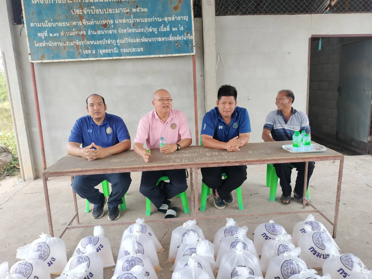 สำนักงานประมงจังหวัดหนองบัวลำภู ร่วมกับ ศูนย์วิจัยและพัฒนาประมงน้ำจืดขอนแก่น ปล่อยกุ้งก้ามกรามในแหล่งน้ำสาธารณะ