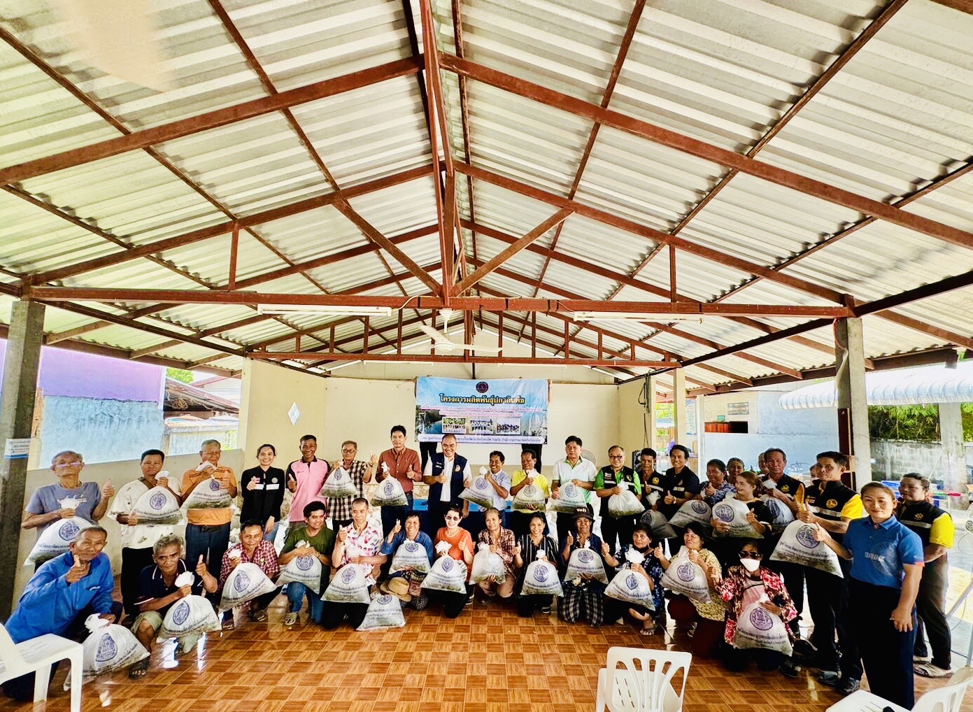 ช่วยเหลือเกษตรที่ได้รับผลกระทบจากภัยพิบัติ ตามข้อสั่งการของรัฐมนตรีช่วยว่าการกระทรวงเกษตรและสหกรณ์ (นายไชยา  พรหมา) จำนวน 57 ราย