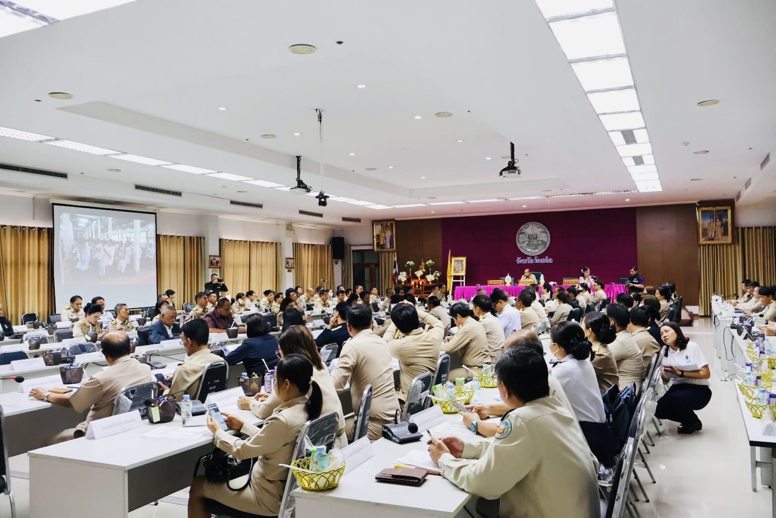 ร่วมประชุมคณะกรรมการจังหวัดร้อยเอ็ด หัวหน้าส่วนราชการร้อยเอ็ด ประจำเดือนพฤษภาคม 2567 (ครั้งที่ 5/2567)..คลิก