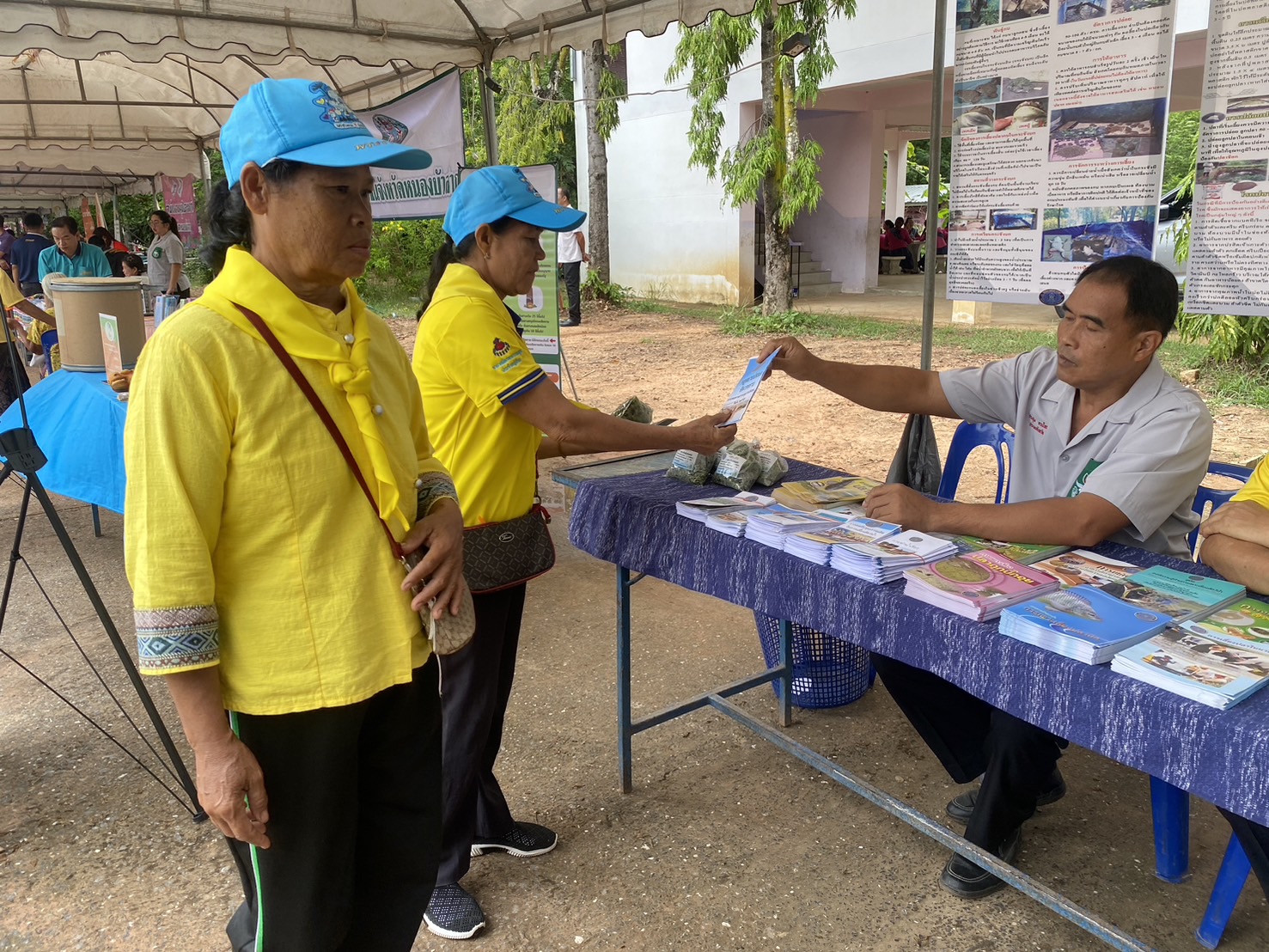 ประมงจังหวัดหนองบัวลำภูร่วมจัดนิทรรศการในกิจกรรมหน่วยแพทย์เคลื่อนที่ พอ.สว. และ “หน่วยบำบัด ทุกข์บำรุงสุข สร้างรอยยิ้มให้ประชาชน เพื่อความสามัคคี ปรองดองสมานฉันท์ อย่างยั่งยืน”..คลิก