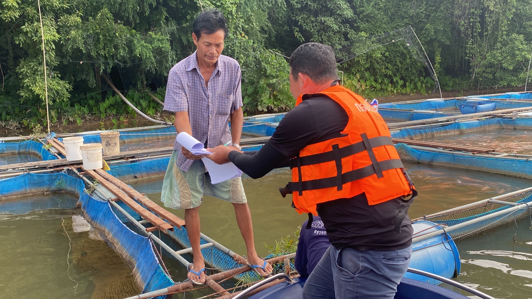 ลงพื้นที่ตรวจสอบและประชาสัมพันธ์ การเพาะเลี้ยงสัตว์น้ำในที่จับสัตว์น้ำซึ่งเป็นสาธารณสมบัติของแผ่นดิน..คลิก