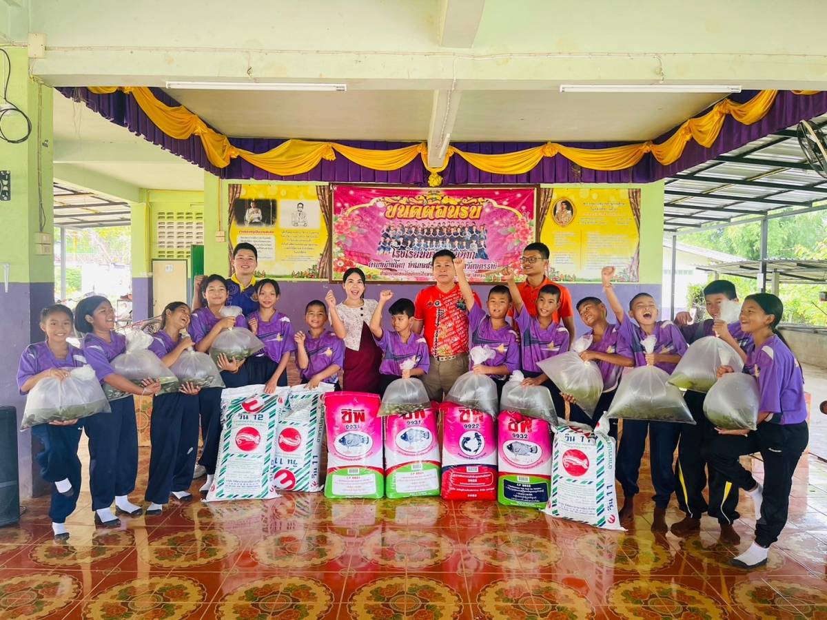 สำนักงานประมงจังหวัดอุดรธานี ดำเนินการมอบปัจจัยการผลิตในโครงการอันเนื่องมาจากพระราชดำริฯ..คลิก