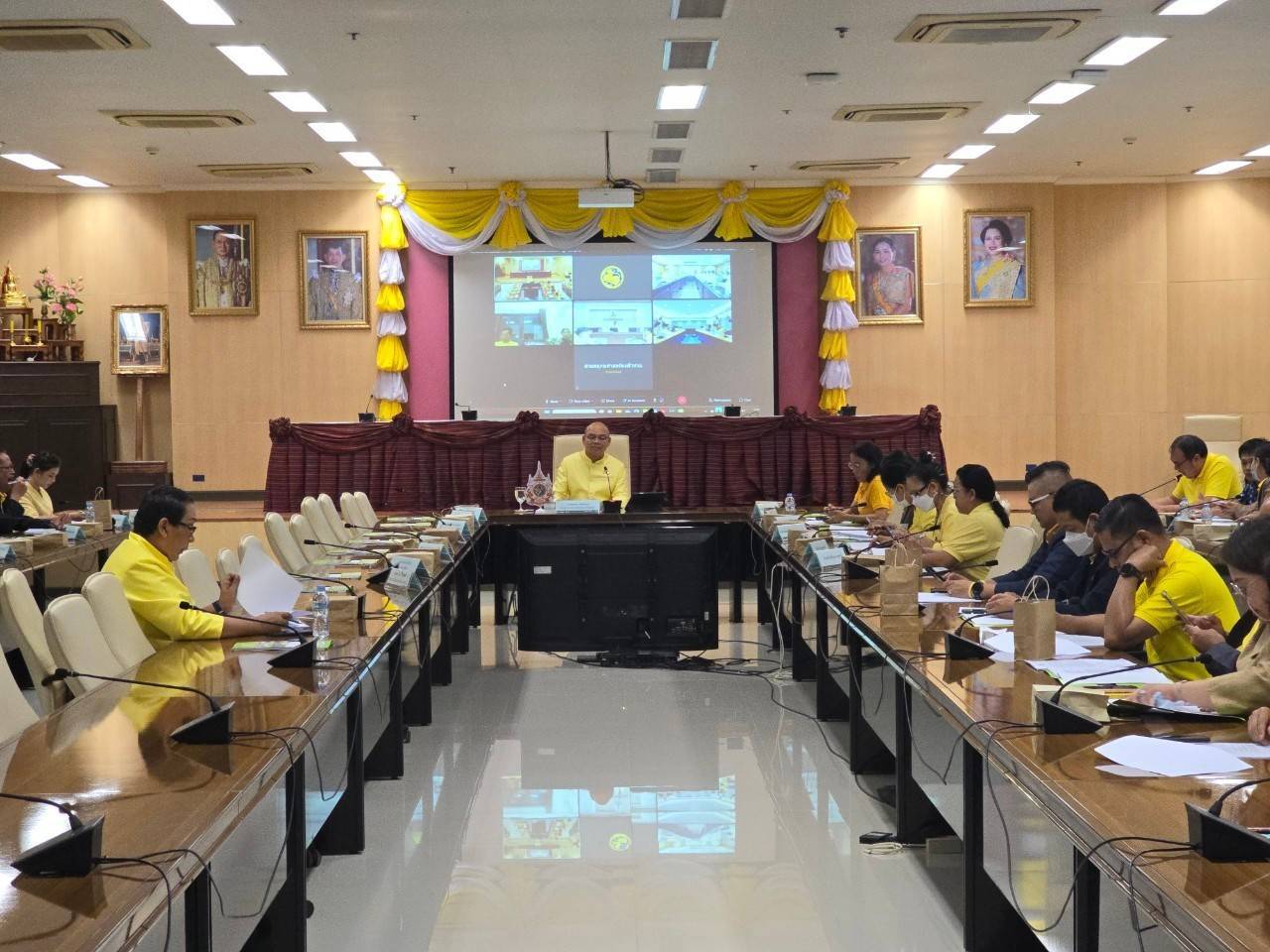 ประมงอุบล ร่วมประชุมคณะอนุกรรมการและคณะทำงานจัดทำแผนพัฒนากลุ่มจังหวัดภาคตะวันออกเฉียงเหนือตอนล่าง 2..คลิก