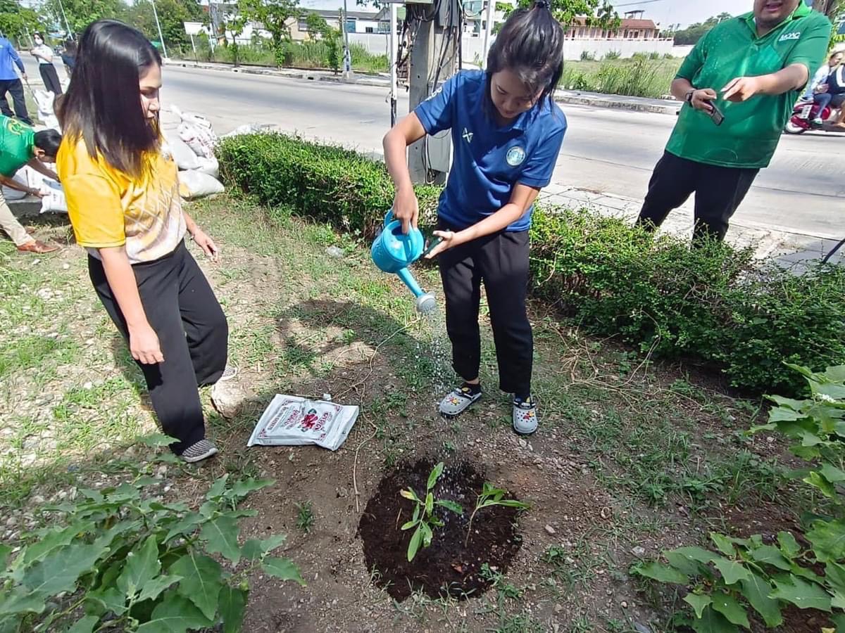 ประมงสมุทรสาครร่วมกับศูนย์บริหารจัดการด้านตรวจประมงเขต 5 (สมุทรสาคร) ปลูกต้นไม้เนื่องในโอกาสวันต้นไม้แห่งชาติ