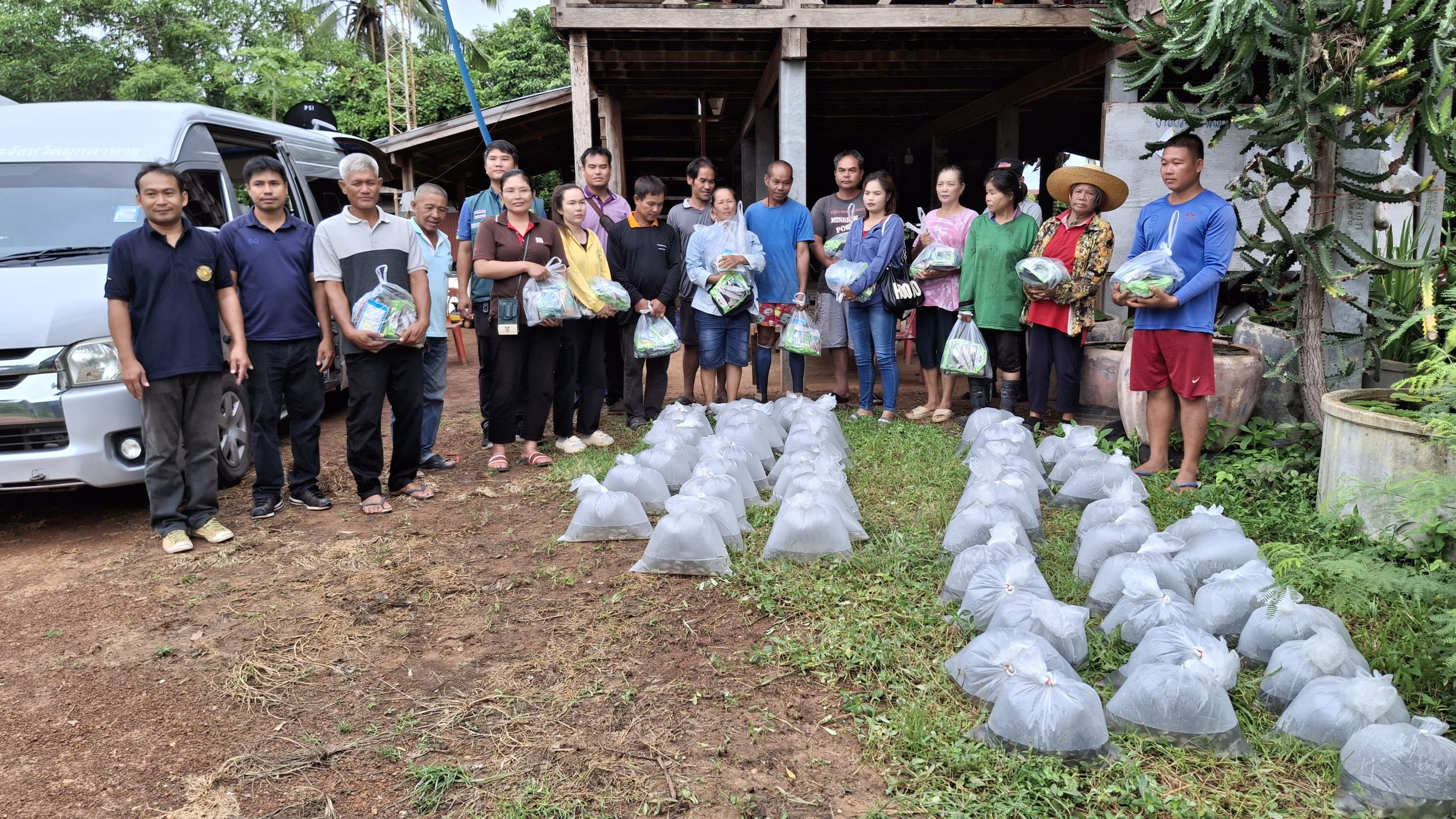 มอบปัจจัยการผลิต โครงการเกษตรผสมผสานตามหลักปรัชญาของเศรษฐกิจพอเพียง..คลิก