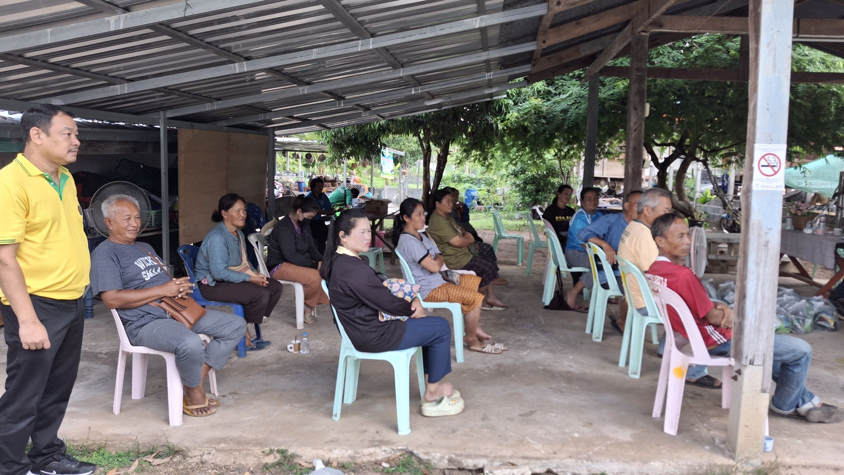 มอบปัจจัยการผลิต โครงการเกษตรผสมผสานตามหลักปรัชญาของเศรษฐกิจพอเพียง
