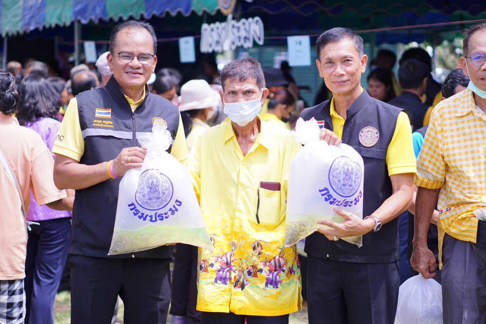 รองอธิบดีกรมประมง พร้อมคณะเจ้าหน้าที่ ร่วมให้การต้อนรับคณะรัฐมนตรีและคณะลงพื้นที่จังหวัดอุบลราชธานี..คลิก