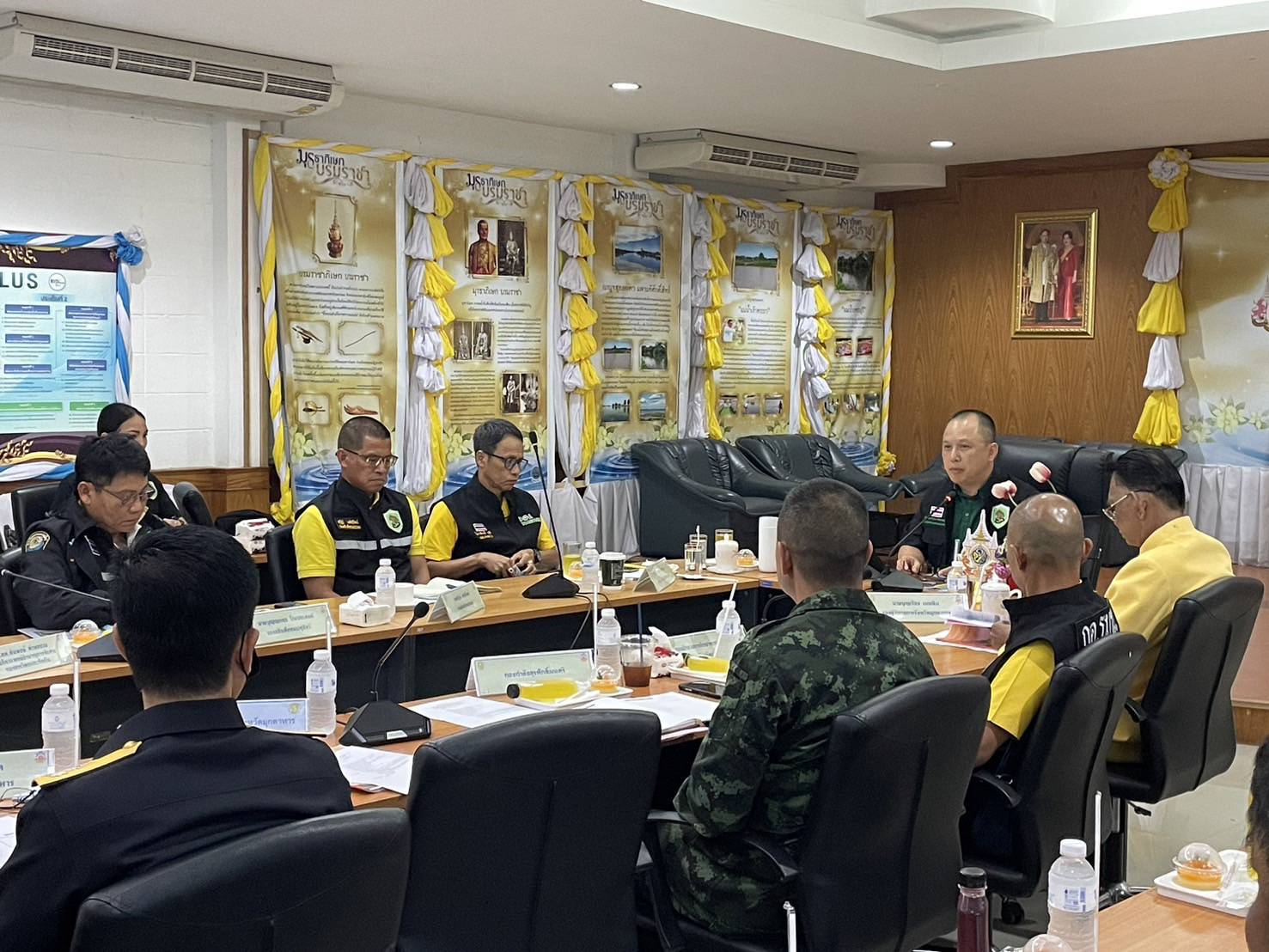 พันเอกรวิรักษ์ สัตตบุศย์ ที่ปรึกษารัฐมนตรีว่าการกระทรวงเกษตรและสหกรณ์ (ผู้บังคับการหน่วยเฉพาะกิจพญานาคราช) เป็นประธานการประชุมบูรณาการการขับเคลื่อนการป้องกันและปราบปรามสินค้าทางการเกษตรผิดกฎหมายทั้งในประเทศ และการลักลอบเข้าสู่ราชอาณาจักรไทย..คลิก