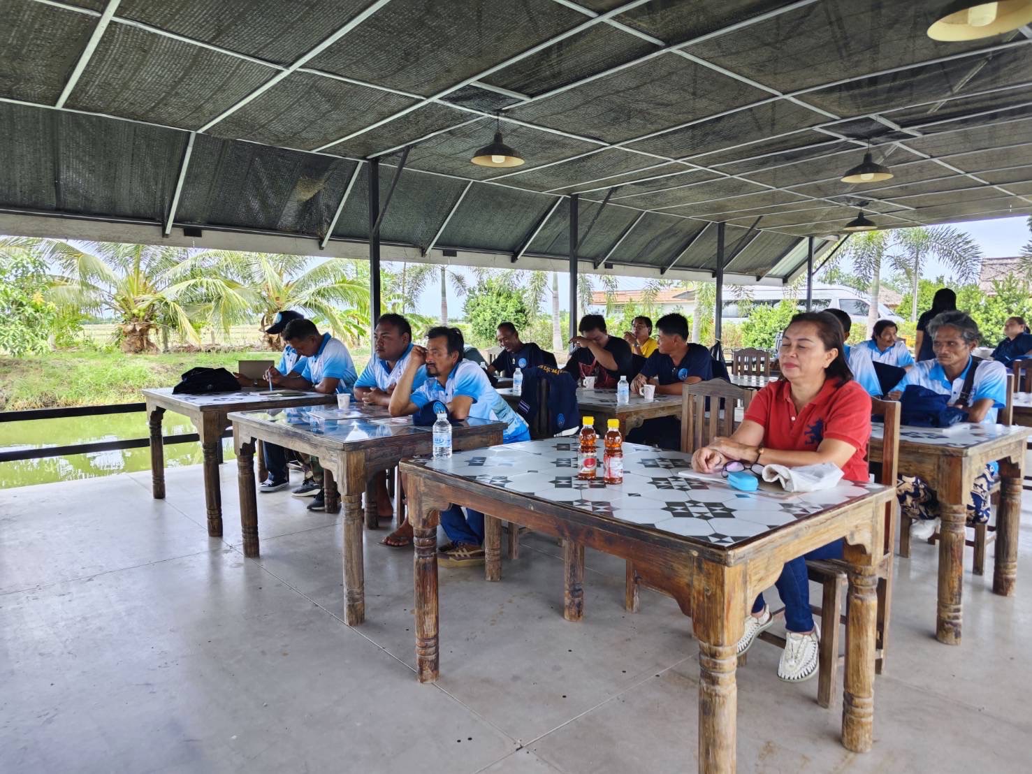 นายสมบุญ ธัญญาผล ประมงจังหวัดเพชรบุรี มอบหมายให้ นางสาวนภาภรณ์ พวงจันทร์ นิติกรปฏิบัติการ และนายศุภณัฐ เกษมวุฒิธาดา เจ้าพนักงานประมงปฏิบัติงาน เป็นวิทยากรอภิปราย ในการฝึกอบรมฯ..คลิก