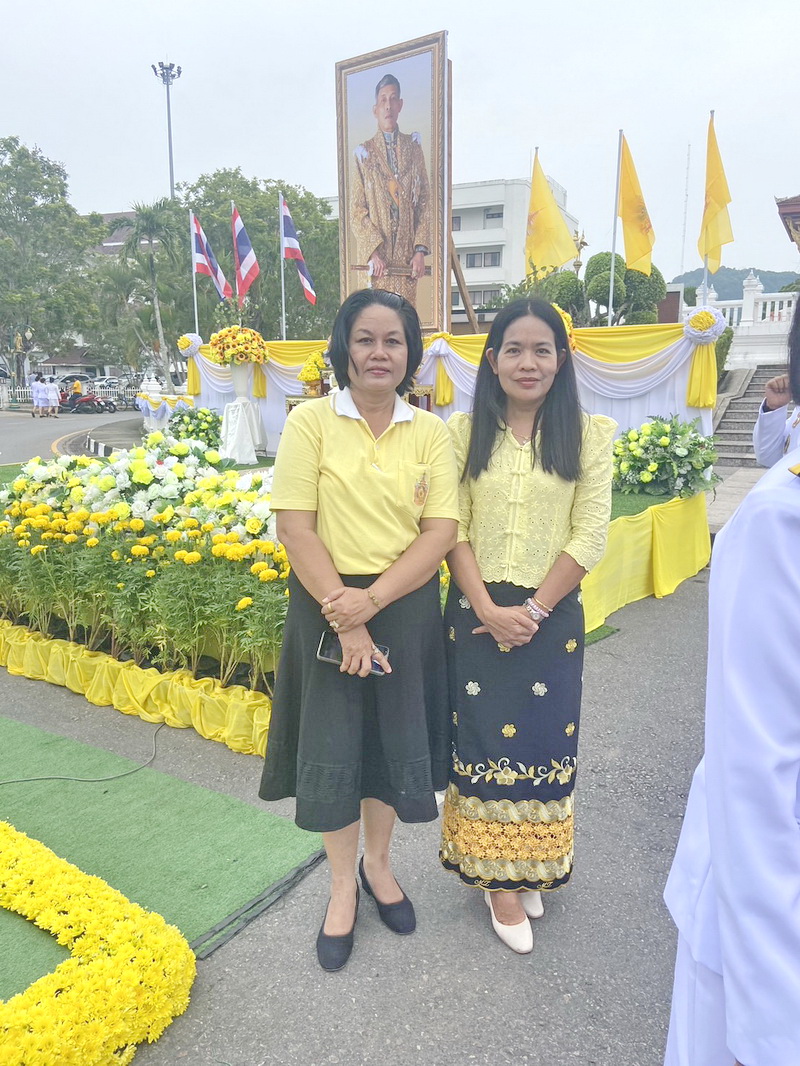 ร่วมพิธีทำบุญตักบาตร เนื่องในวันเฉลิมพระชนมพรรษา..คลิก