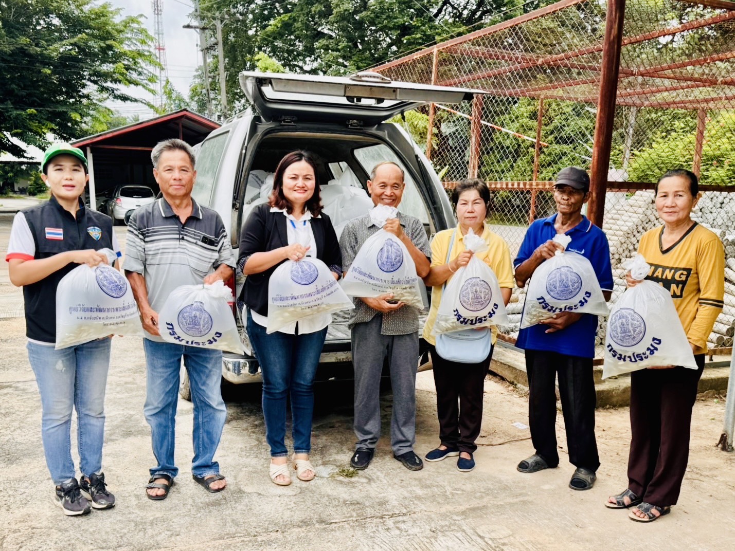 มอบพันธุ์สัตว์น้ำจืด (ปลาตะเพียนขาว) จำนวน 20 ราย ตามโครงการระบบส่งเสริมเกษตรแบบแปลงใหญ่ (สัตว์น้ำจืด) ประจำปีงบประมาณ 2567..คลิก