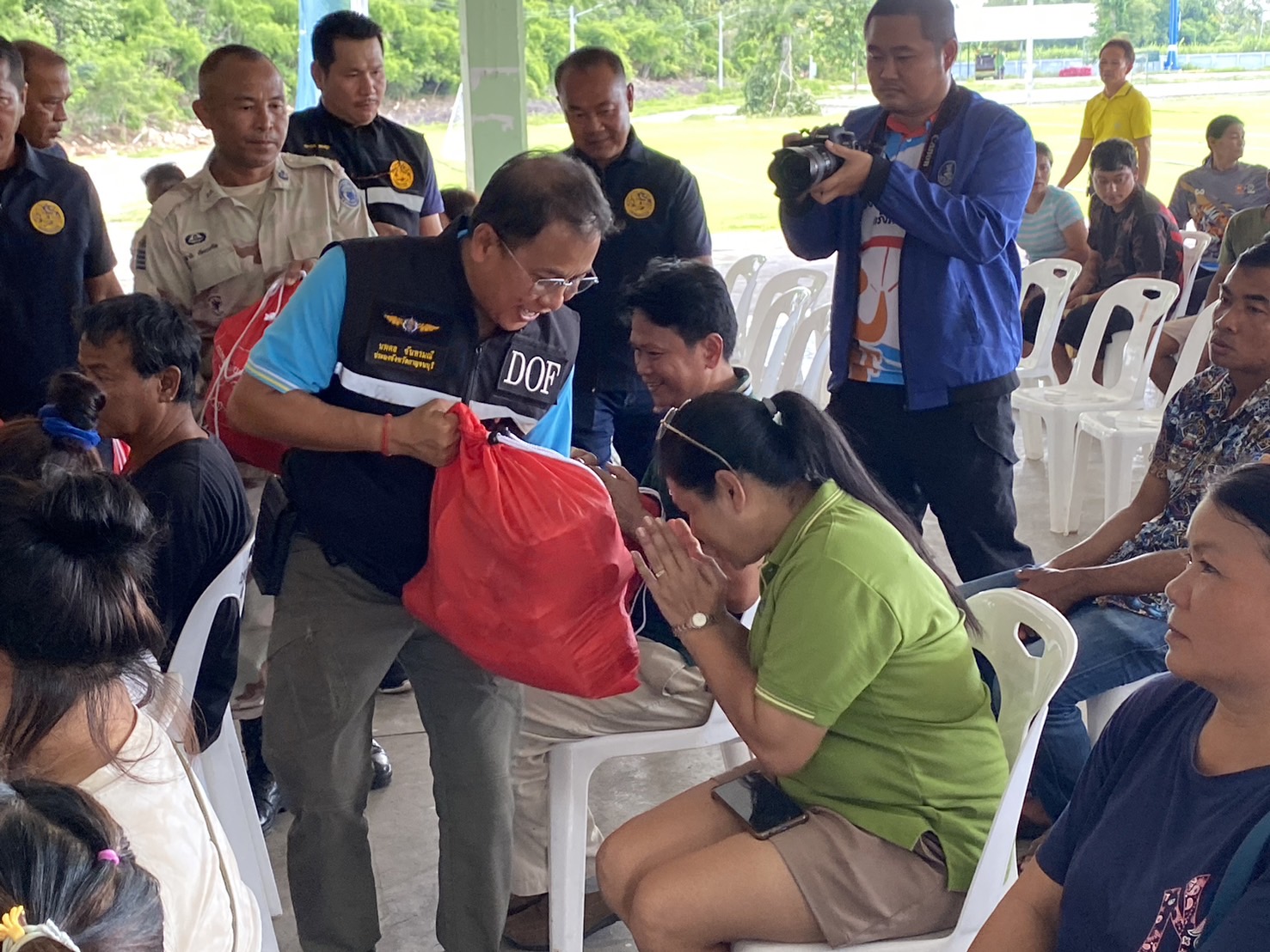 มอบถุงยังชีพช่วยเหลือผู้ประสบอุทกภัย..คลิก