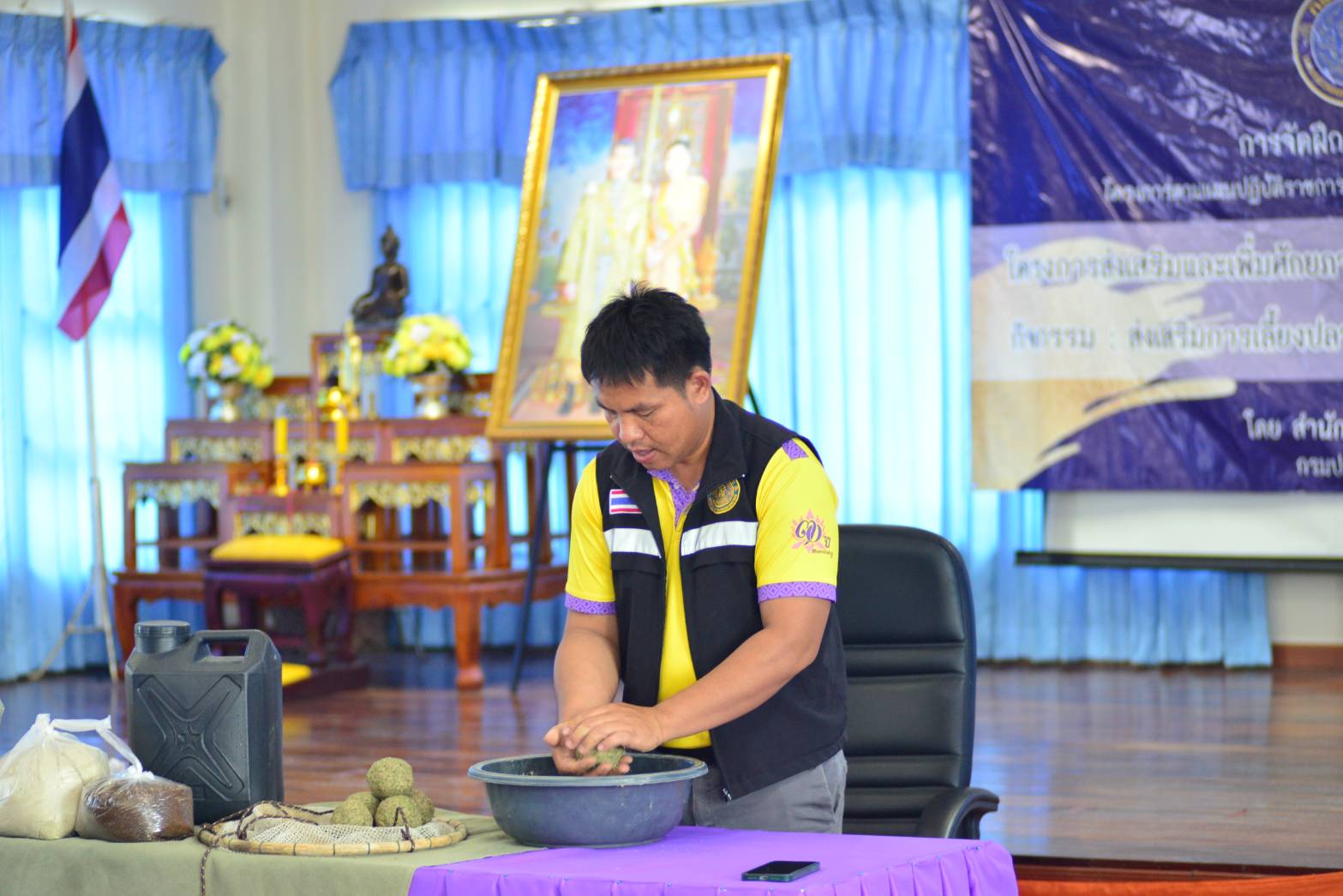 สำนักงานประมงจังหวัดหนองบัวลำภู จัดอบรมโครงการส่งเสริมและเพิ่มศักยภาพสินค้าเกษตรปลอดภัยอย่างเป็นระบบและยั่งยืน กิจกรรมส่งเสริมการเลี้ยงปลาตะเพียนขาวร่วมกับปลานิลในบ่อดิน..คลิก