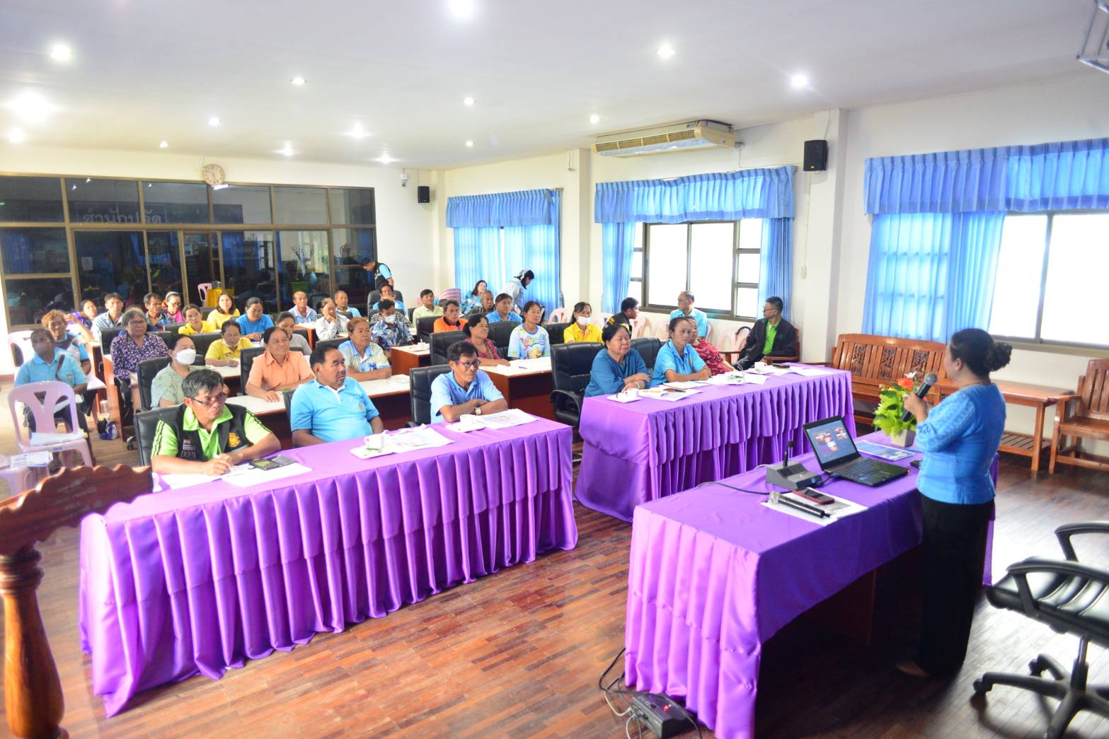 สำนักงานประมงจังหวัดหนองบัวลำภู จัดอบรมโครงการส่งเสริมและเพิ่มศักยภาพสินค้าเกษตรปลอดภัยอย่างเป็นระบบและยั่งยืน กิจกรรมส่งเสริมการเลี้ยงปลาตะเพียนขาวร่วมกับปลานิลในบ่อดิน