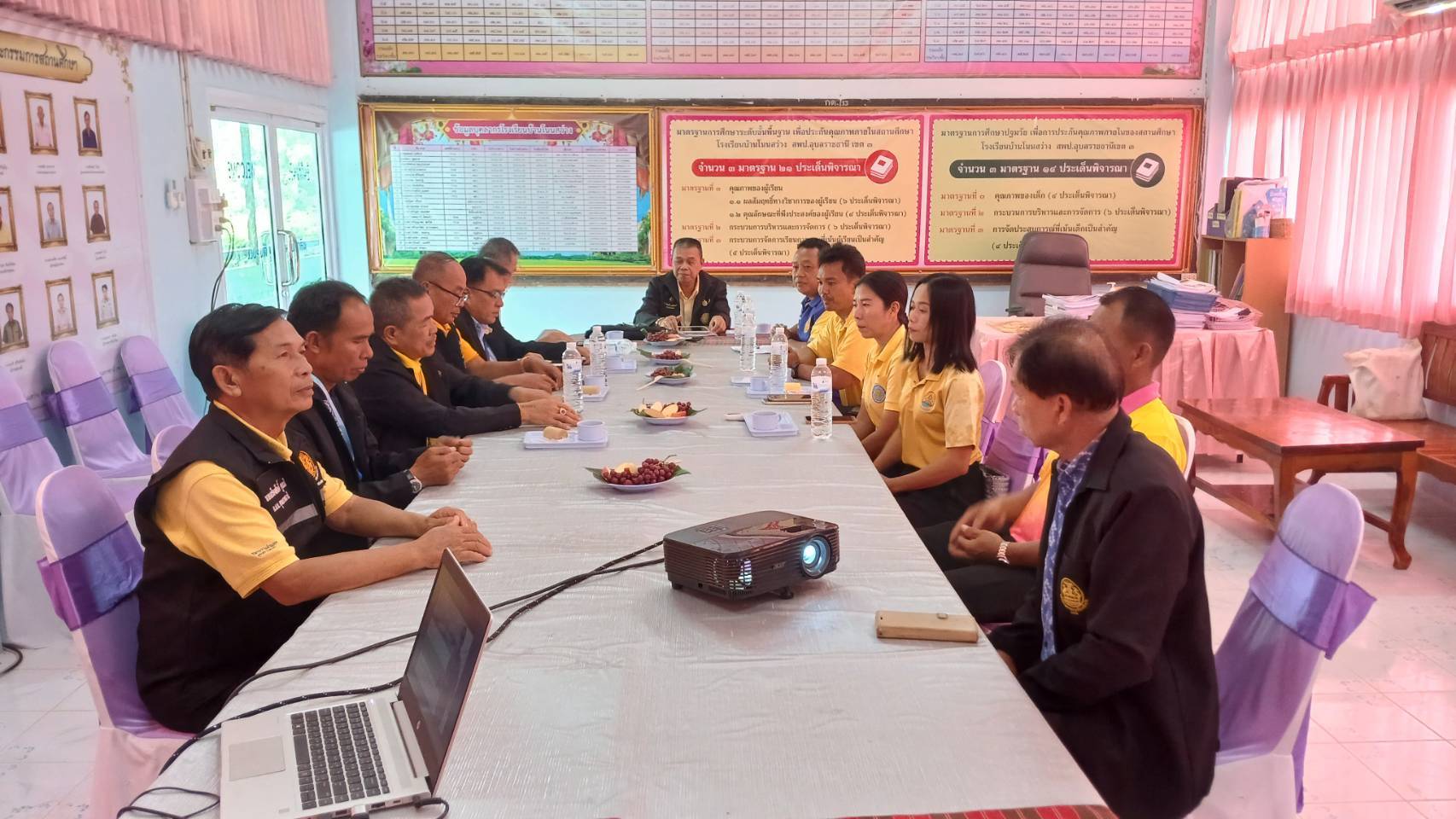 ประมงอำเภอพิบูลมังสาหาร ร่วมให้คำแนะนำการดำเนินโครงการพัฒนาพื้นที่ตามแนวพระราชดำริและหลักปรัชญาของเศรษฐกิจพอเพียง..คลิก