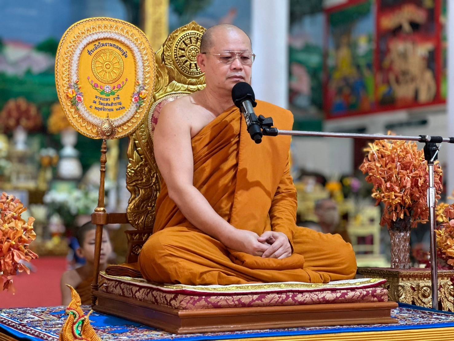 ประมงอำเภอวารินชำราบ ร่วมกิจกรรมตักบาตรถนนสายวัฒนธรรมนำสู่ทาน ศีล ภาวนา และการสงเคราะห์ นายอำเภอพาเข้าววัดแต่งผ้าไทยใส่บาตรทุกวันธรรมสวนะ..คลิก