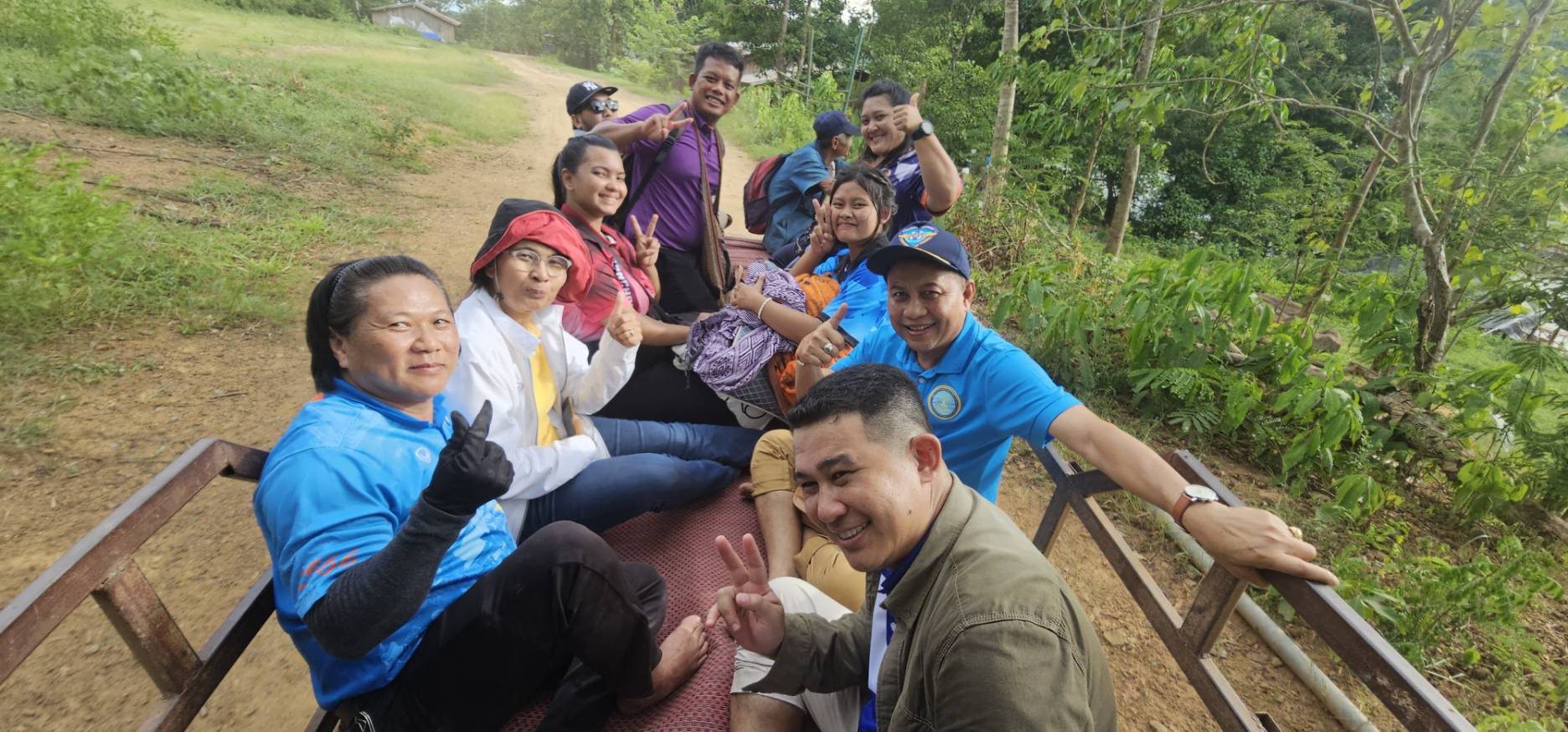 มอบปัจจัยการผลิตด้านประมง และตรวจเยี่ยมศูนย์เรียนรู้การเพิ่มประสิทธิภาพการผลิตสินค้าการเกษตร (ศพก.)..คลิก