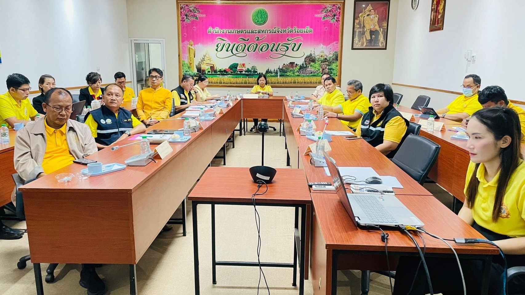 ร่วมการประชุมมอบนโยบายขับเคลื่อนงานกระทรวงเกษตรและสหกรณ์ผ่าน Application zoom..คลิก