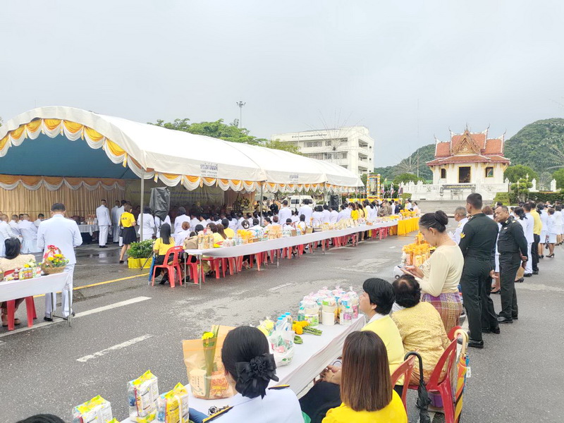 ร่วมพิธีทำบุญตักบาตร เนื่องใน “วันนวมินทรมหาราช” จังหวัดพัทลุง..คลิก
