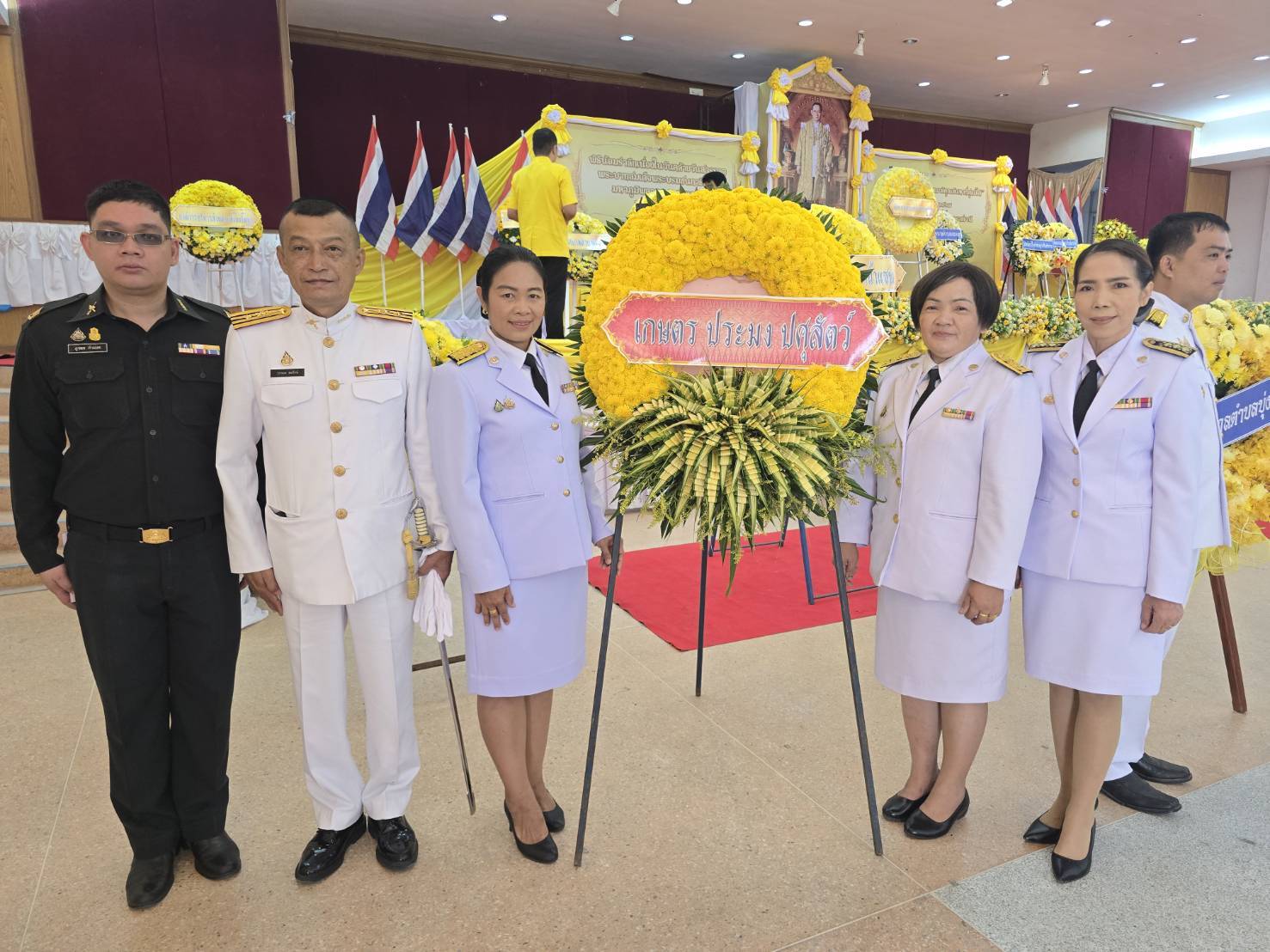 ประมงอำเภอวารินชำราบ  ร่วมกิจกรรมเนื่องใน วันนวมินทรมหราช วันคล้ายวันสวรรคต พระบาทสมเด็จพระบรมชนกาธิเบศร..คลิก