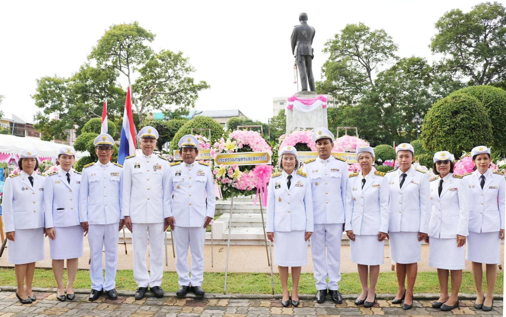 ร่วมพิธีน้อมรำลึกเนื่องในวันคล้ายวันสวรรคตพระบาทสมเด็จพระจุลจอมเกล้าเจ้าอยู่หัว 