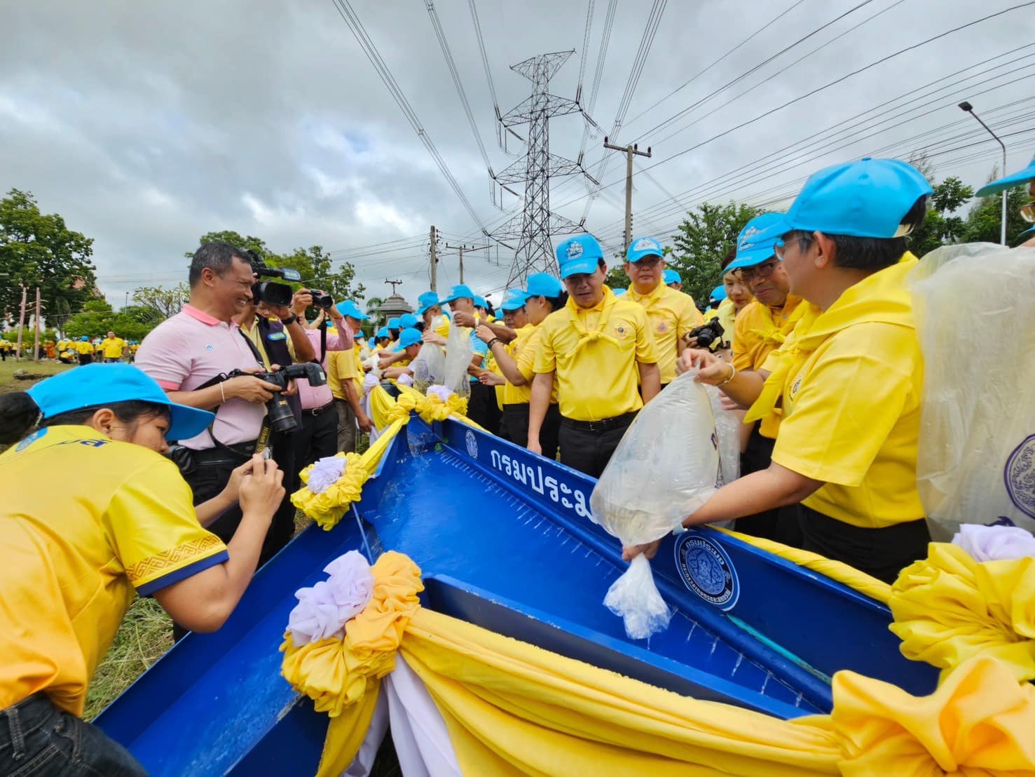 เข้าร่วมพิธีปล่อยพันธุ์สัตว์น้ำและร่วมกิจกรรมจิตอาสาเฉลิมพระเกียรติเนื่องในคล้ายวันสวรรคต พระบาทสมเด็จพระจุลจอมเกล้าเจ้าอยู่หัว อำเภอจอมบึง..คลิก
