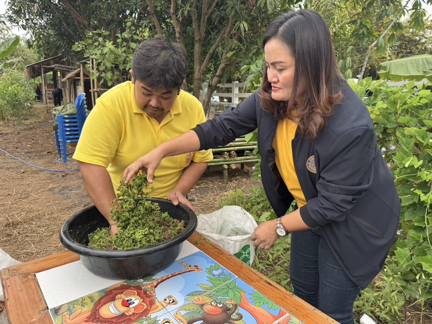 สนับสนุนพันธุ์สัตว์น้ำและพันธุ์แหนแดง ร่วมกับสำนักงานประมงจังหวัดร้อยเอ็ด..คลิก