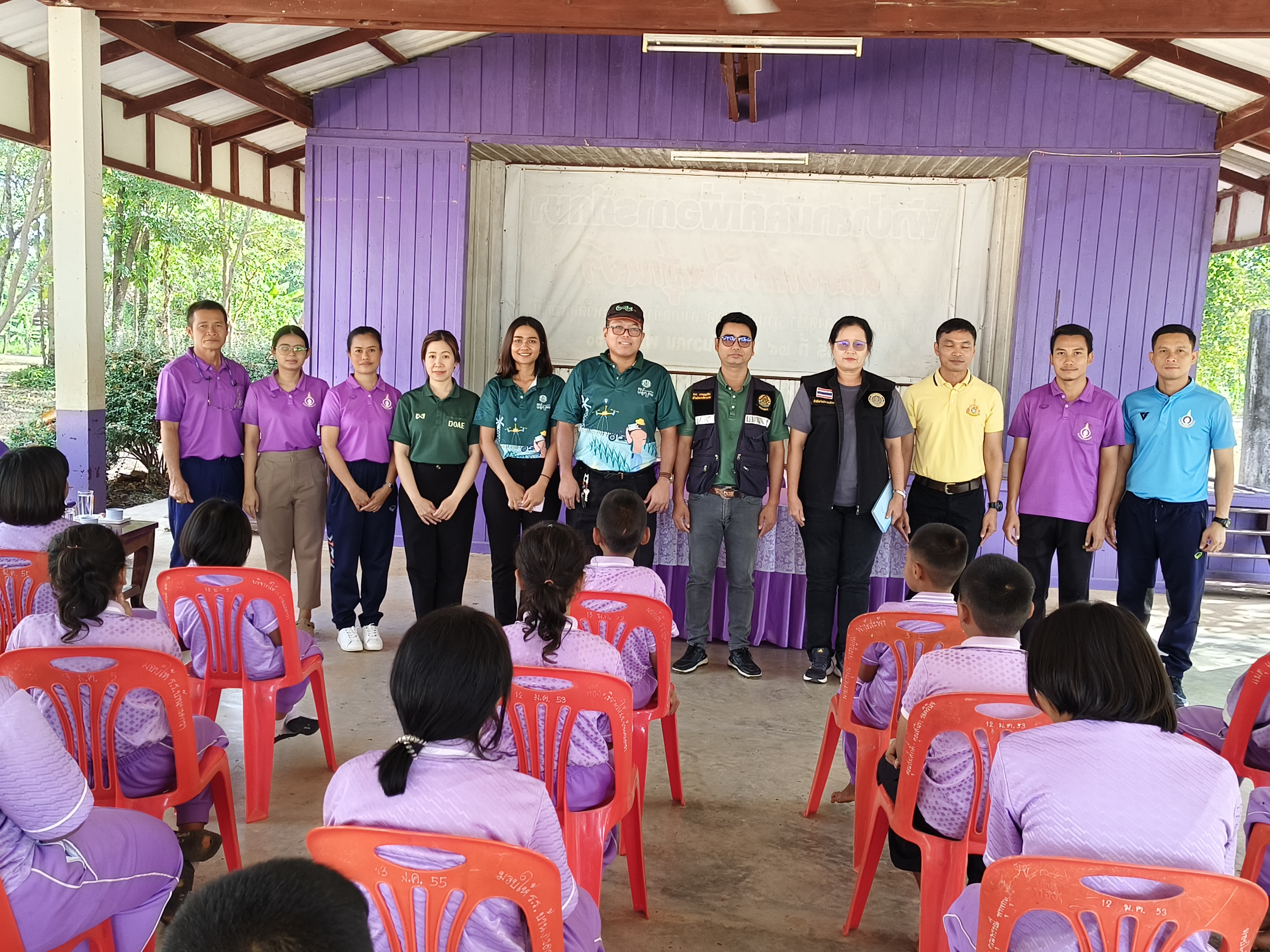 ตรวจเยี่ยมและชี้แจงโครงการที่สนับสนุนโรงเรียนในพระราชดำริฯ ณ โรงเรียนบ้านดงดารา ตำบลอ้อมกอ อำเภอบ้านดุง จังหวัดอุดรธานี..คลิก