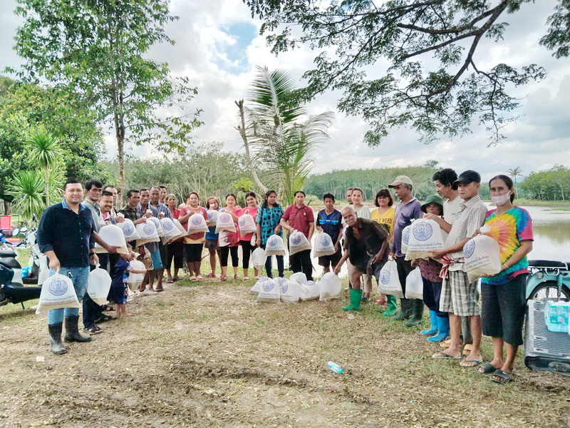 สนับสนุนพันธุ์ปลากินพืช เพื่อปล่อยลงสู่สระหาญใหญ่ อ.ป่าพะยอม จ.พัทลุง..คลิก