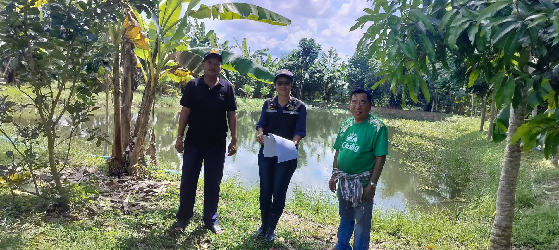 ประมงอำเภอป่าบอน ร่วมกับ ผู้ใหญ่บ้าน ลงพื้นที่ตรวจสอบความเสียหาย เพื่อพิจารณาให้ความช่วยเหลือเกษตรกรผู้ประสบอุทกภัย ด้านประมง พื้นที่ตำบลป่าบอน อำเภอป่าบอน จังหวัดพัทลุง..คลิก
