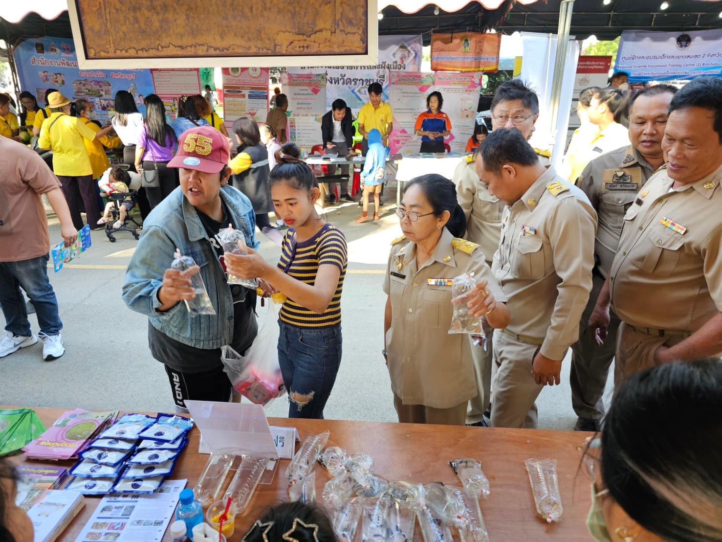 จัดกิจกรรมออกให้บริการประชาชนโครงการปกป้องและเชิดชูสถาบันพระมหากษัตริย์และหน่วยบำบัดทุกข์บำรุงสุขสร้างรอยยิ้มให้ประชาชนจังหวัดราชบุรี (จังหวัดเคลื่อนที่) ครั้งที่ 3..คลิก