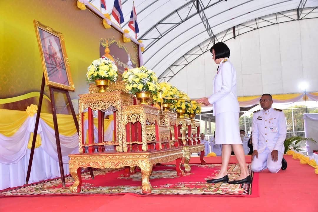 เข้าร่วมพิธีเจริญพระพุทธมนต์และทำบุญตักบาตรถวายพระราชกุศล และพิธีทางศาสนามหามงคลถวายพระราชกุศล เนื่องในโอกาสพระราชพิธีสมมงคลพระชนมายุเท่าพระบาทสมเด็จพระพุทธยอดฟ้าจุฬาโลกมหาราชสมเด็จพระปฐมบรมกษัตริยาธิราชแห่งพระราชวงศ์จักรี..คลิก