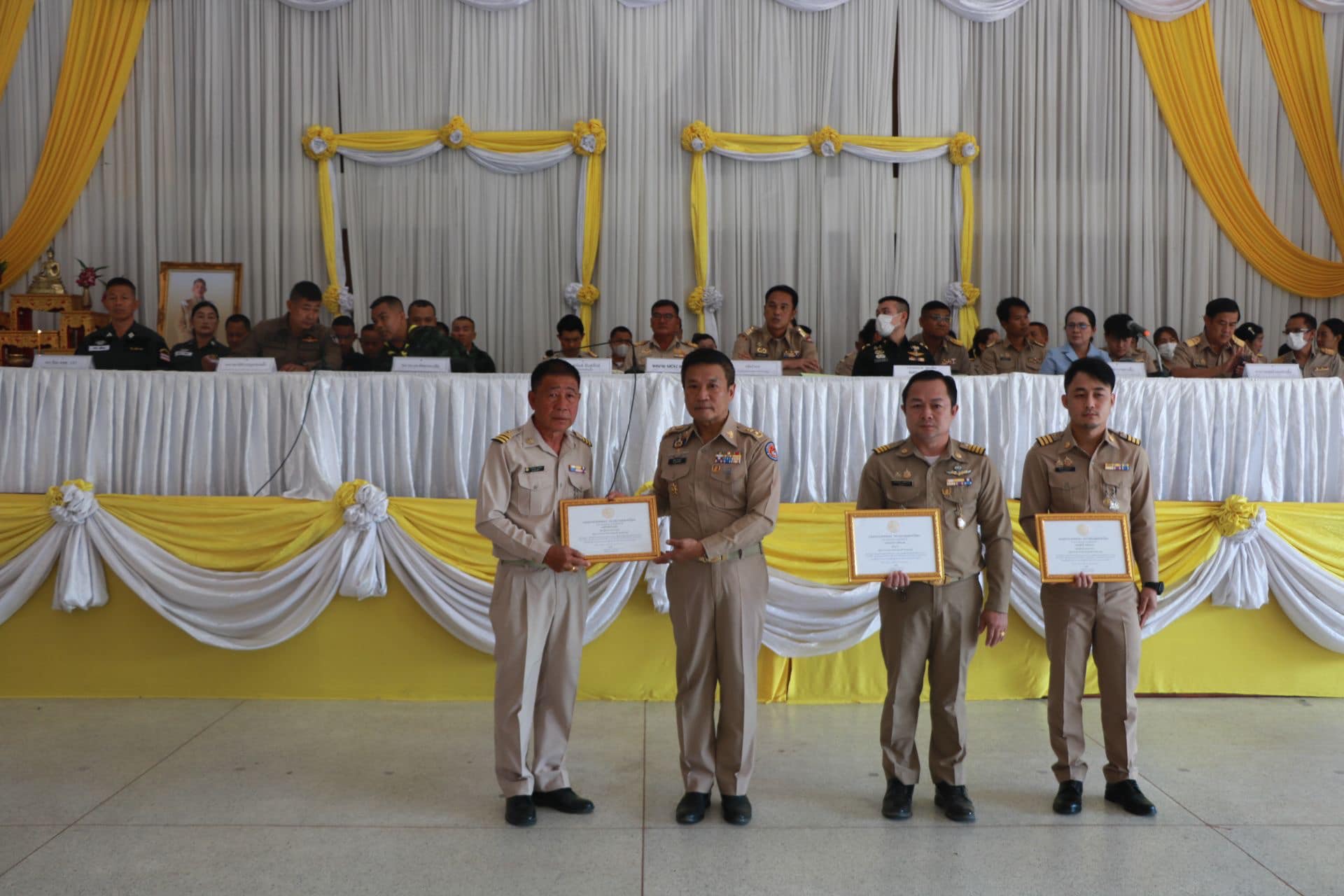 เข้าร่วมประชุมหัวหน้าส่วนราชการ อำเภอสวนผึ้ง..คลิก