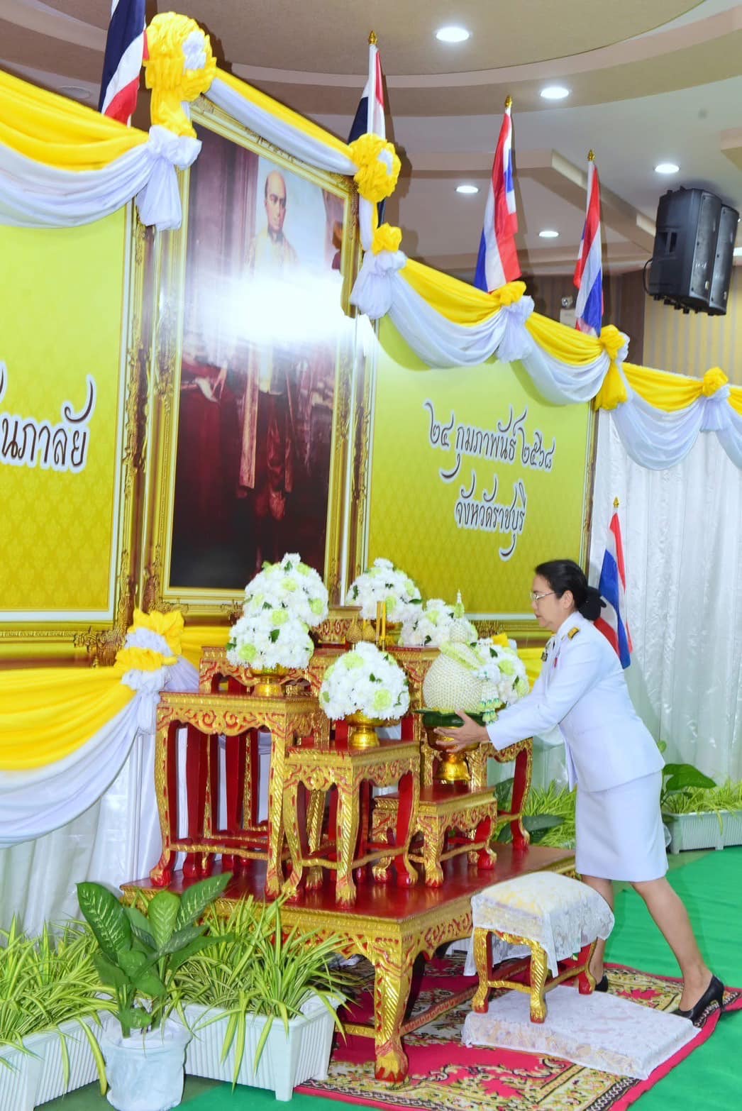 ร่วมพิธีวางพานพุ่มดอกไม้ถวายราชสักการะ เนื่องในโอกาสวันที่ระลึกพระบาทสมเด็จพระพุทธเลิศหล้านภาลัย..คลิก