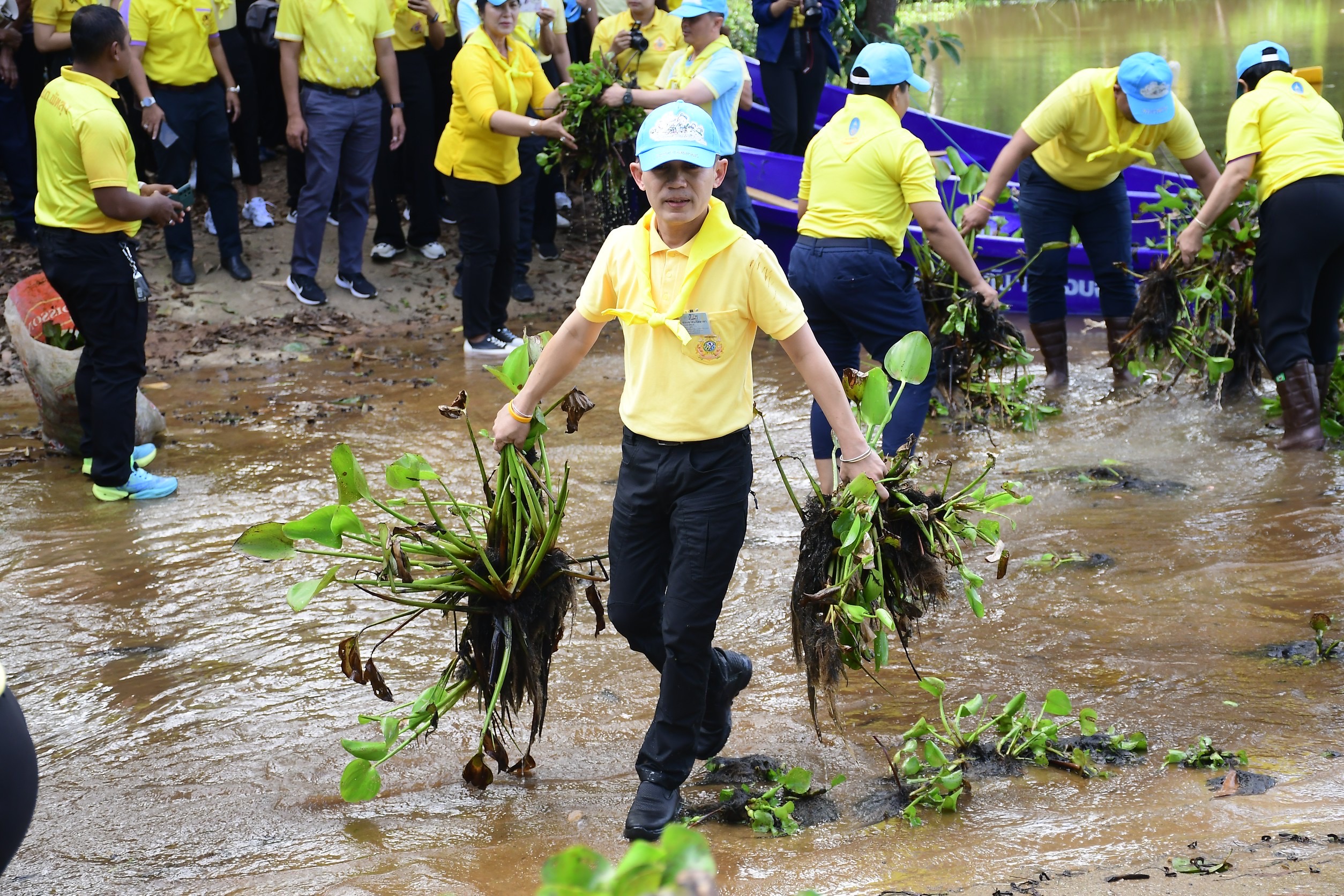 เจ้าพนักงานประมงปฎิบ้ติงาน กลุ่มบริหารจัดการด้านการประมง  รับผิดชอบอำเภอป่าพะยอม เข้าร่วมกิจกรรมจิตอาสาบำเพ็ญสาธารณประโยชน์และถวายเป็นพระราชกุศล  เนื่องในวันที่ระลึกพระบาทสมเด็จพระพุทธเลิศหล้านภาลัย  กำหนดจัดโครงการจิตอาสาฯ โดยมี ผู้ว่าราชการจังหวัดพัทลุง  เป็นประธานในพิธีเปิด ณ บริเวณแหล่งน้ำห้วยทราย หมู่ที่ 1 ตำบลเกาะเต่า อำเภอป่าพะยอม จังหวัดพัทลุง..คลิก